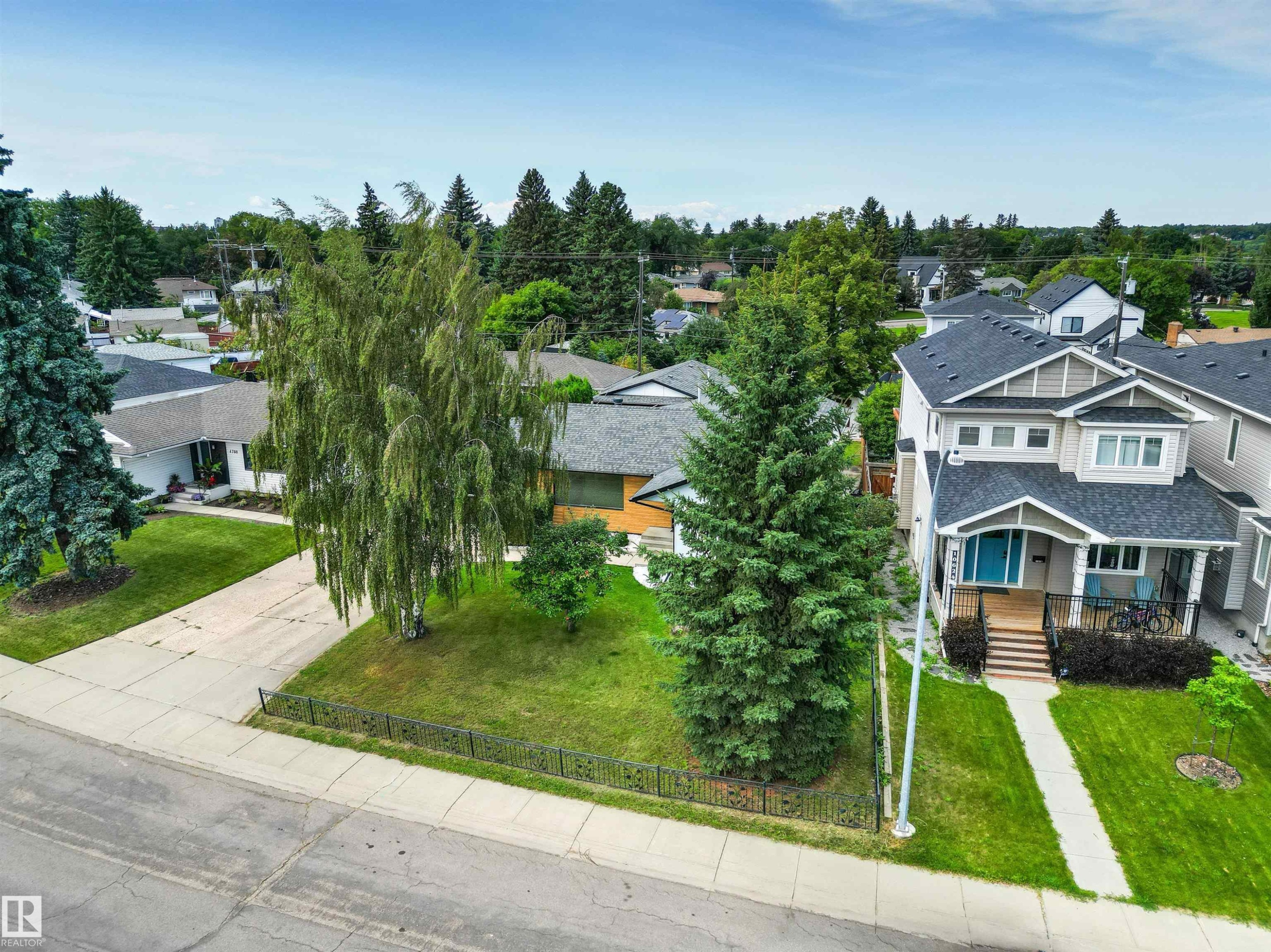 4704 106A Avenue Nw, Edmonton, AB
