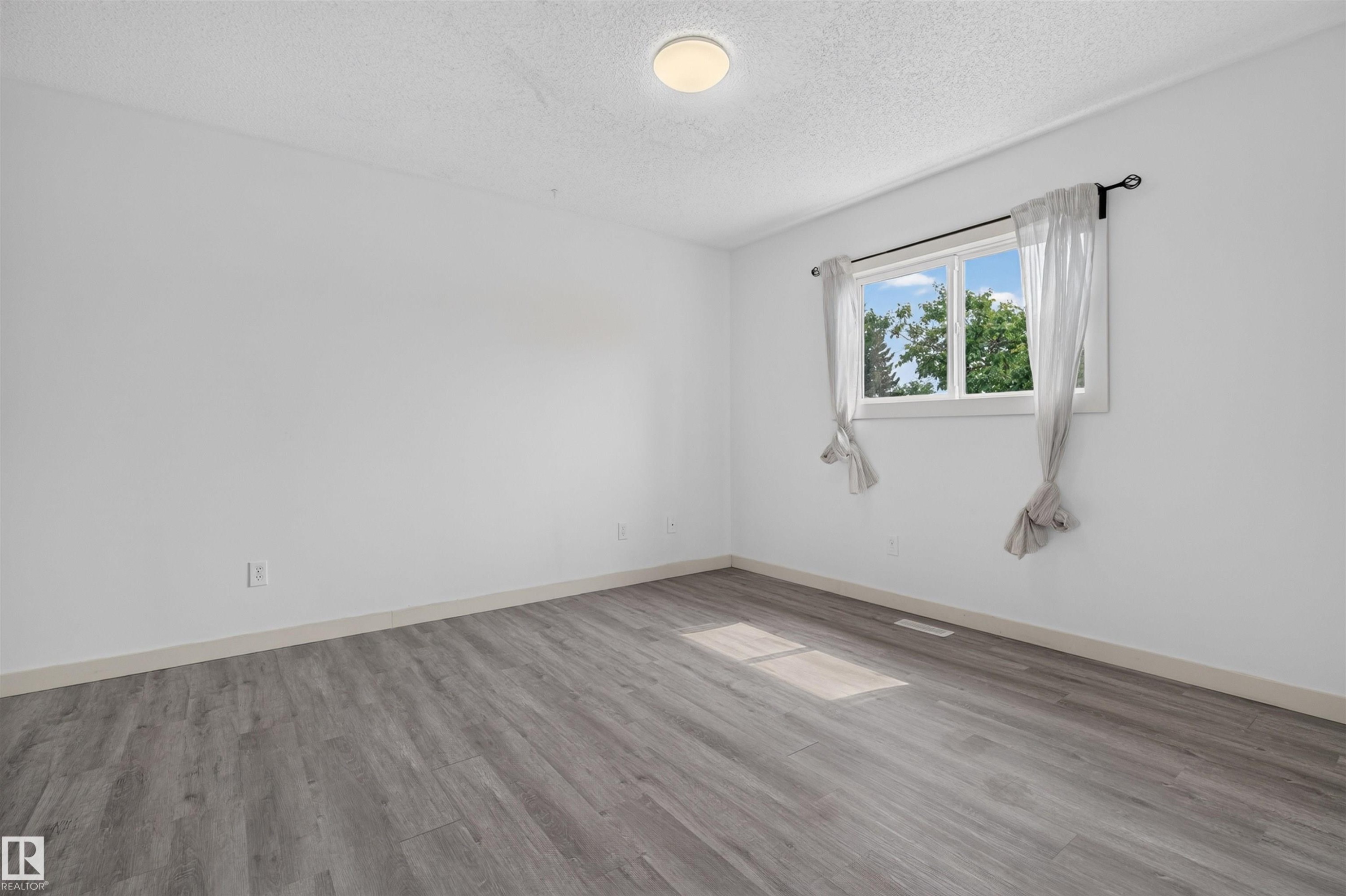 27 Kiniski Crescent Nw, Edmonton, AB