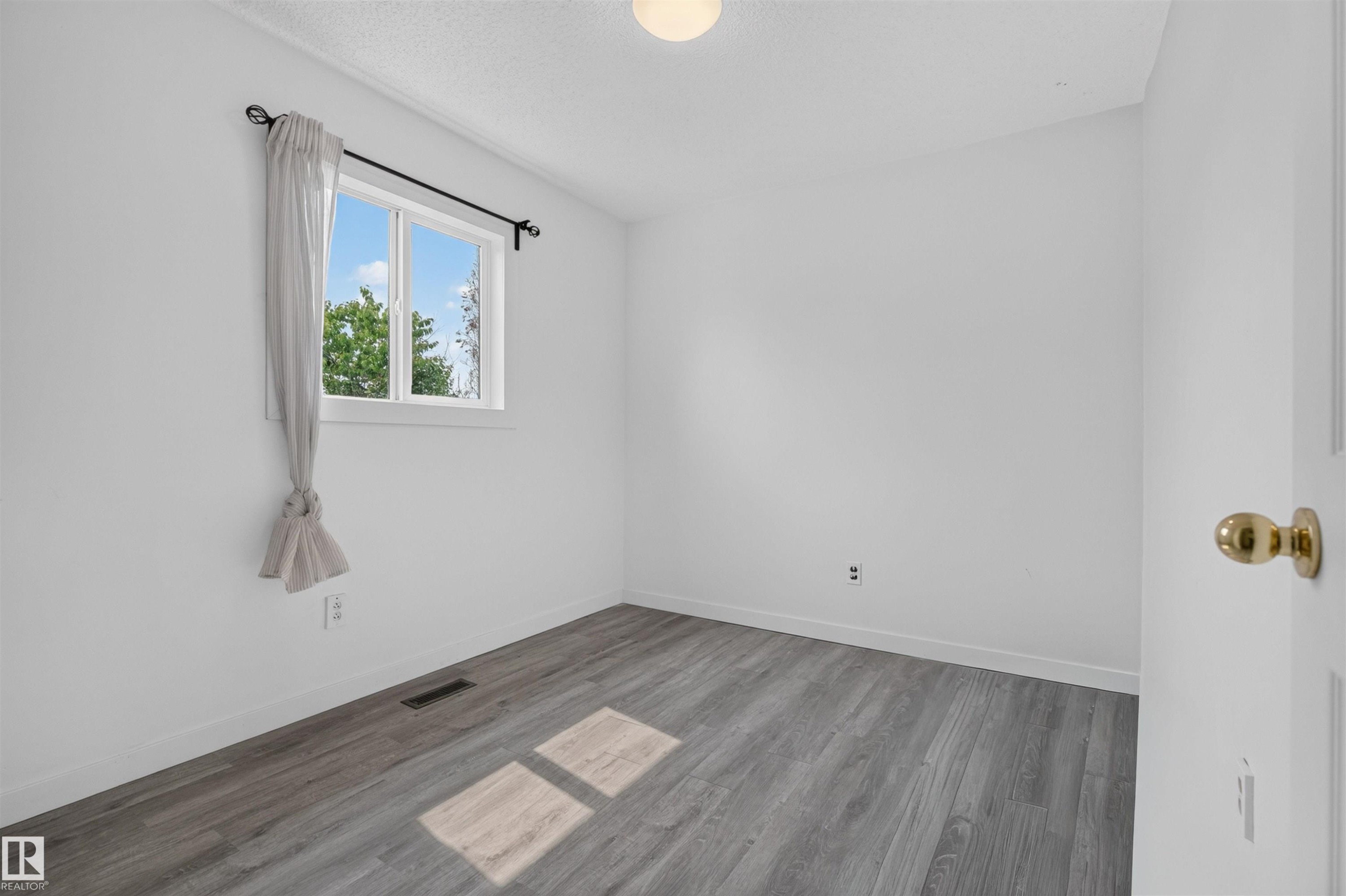 27 Kiniski Crescent Nw, Edmonton, AB