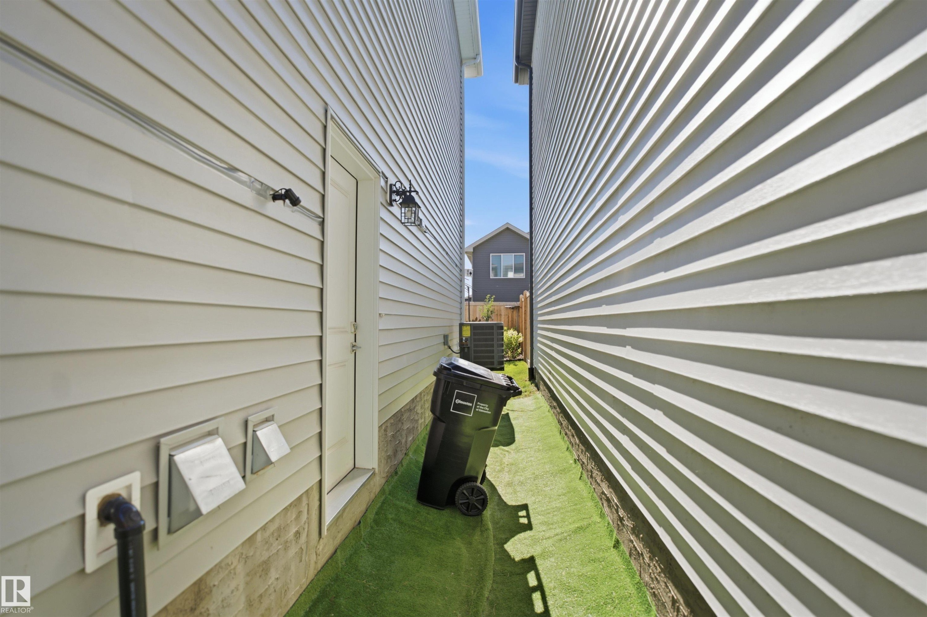 Additional content - 2027 13 Avenue Nw, Edmonton, AB