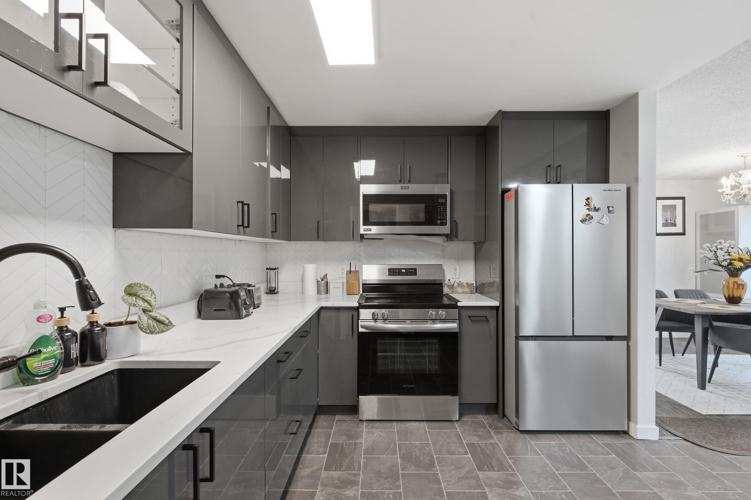 5303 21 Avenue Nw, Edmonton, AB - Indoor Photo Showing Kitchen With Stainless Steel Kitchen With Double Sink With Upgraded Kitchen