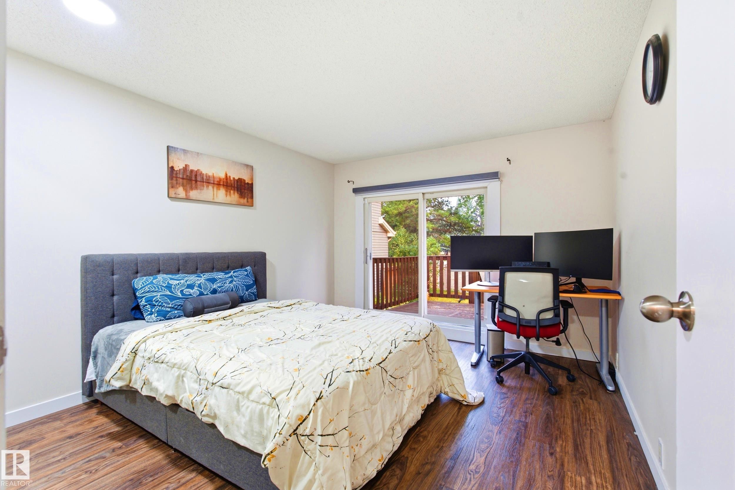 5303 21 Avenue Nw, Edmonton, AB - Indoor Photo Showing Bedroom