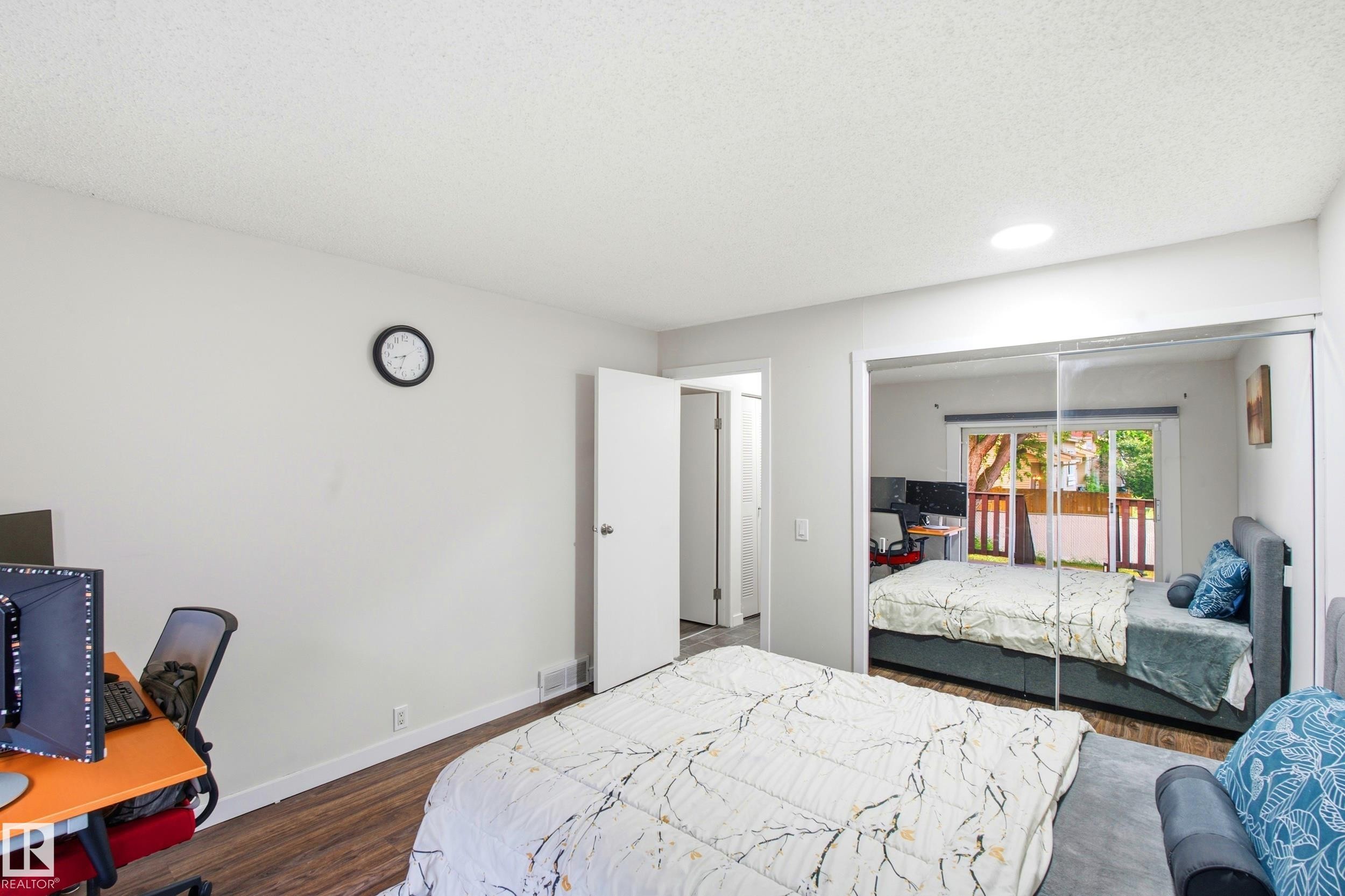 5303 21 Avenue Nw, Edmonton, AB - Indoor Photo Showing Bedroom