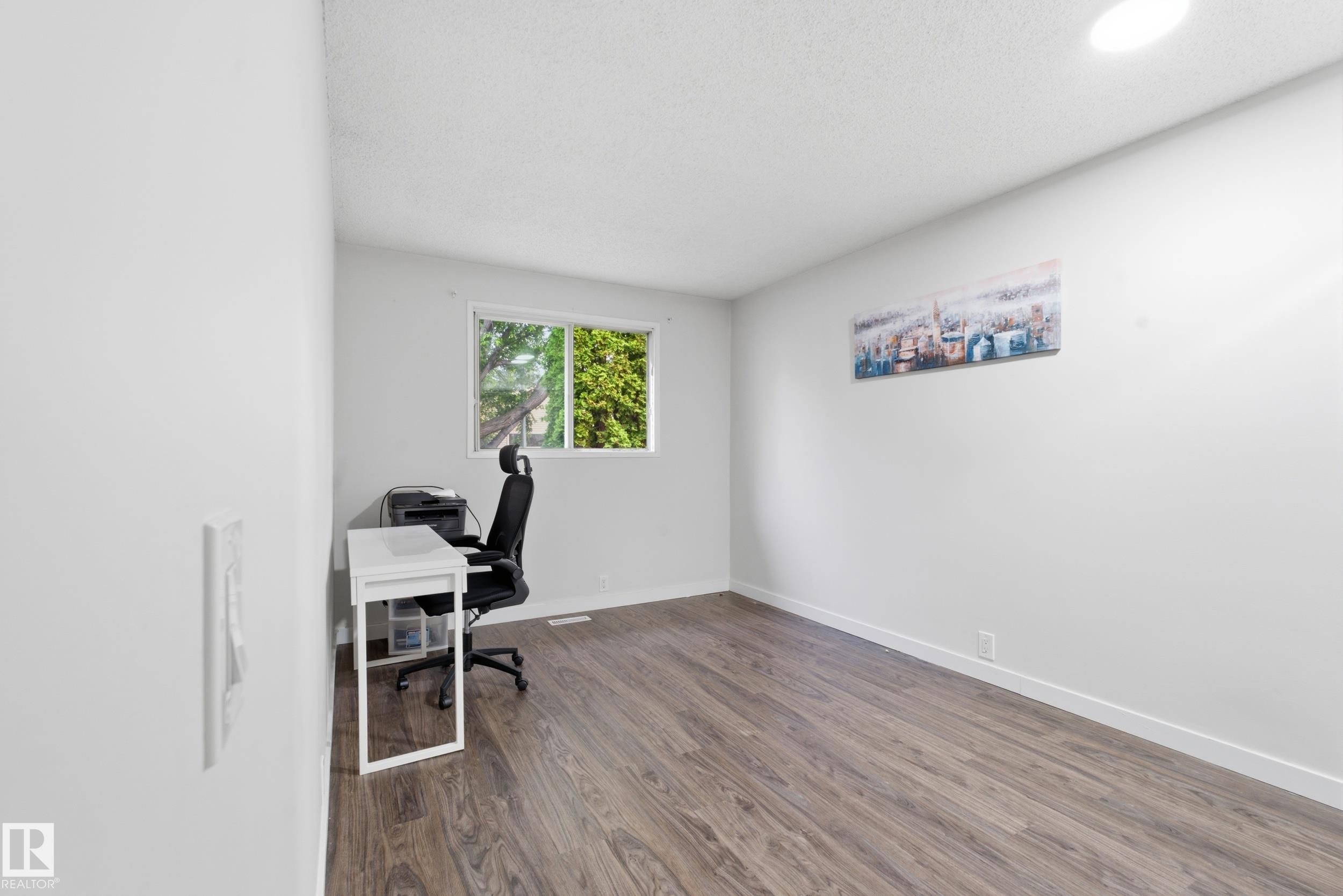 5303 21 Avenue Nw, Edmonton, AB - Indoor Photo Showing Other Room