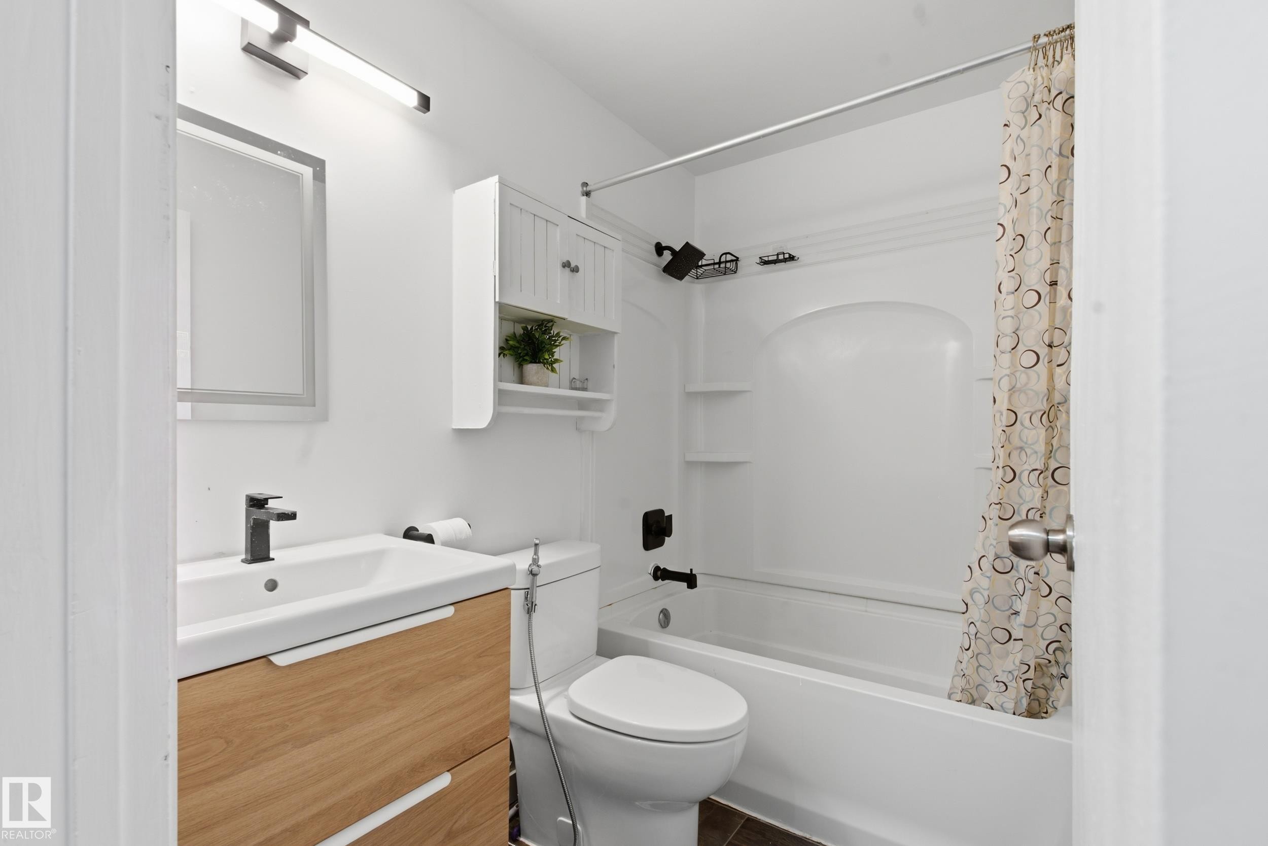 5303 21 Avenue Nw, Edmonton, AB - Indoor Photo Showing Bathroom