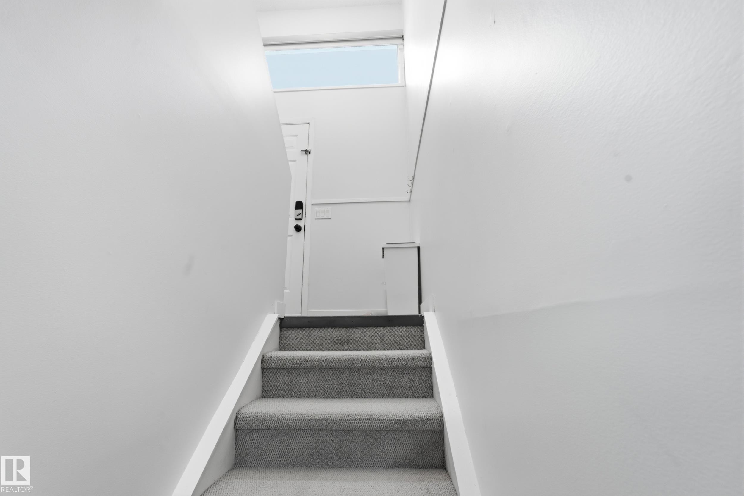 5303 21 Avenue Nw, Edmonton, AB - Indoor Photo Showing Other Room