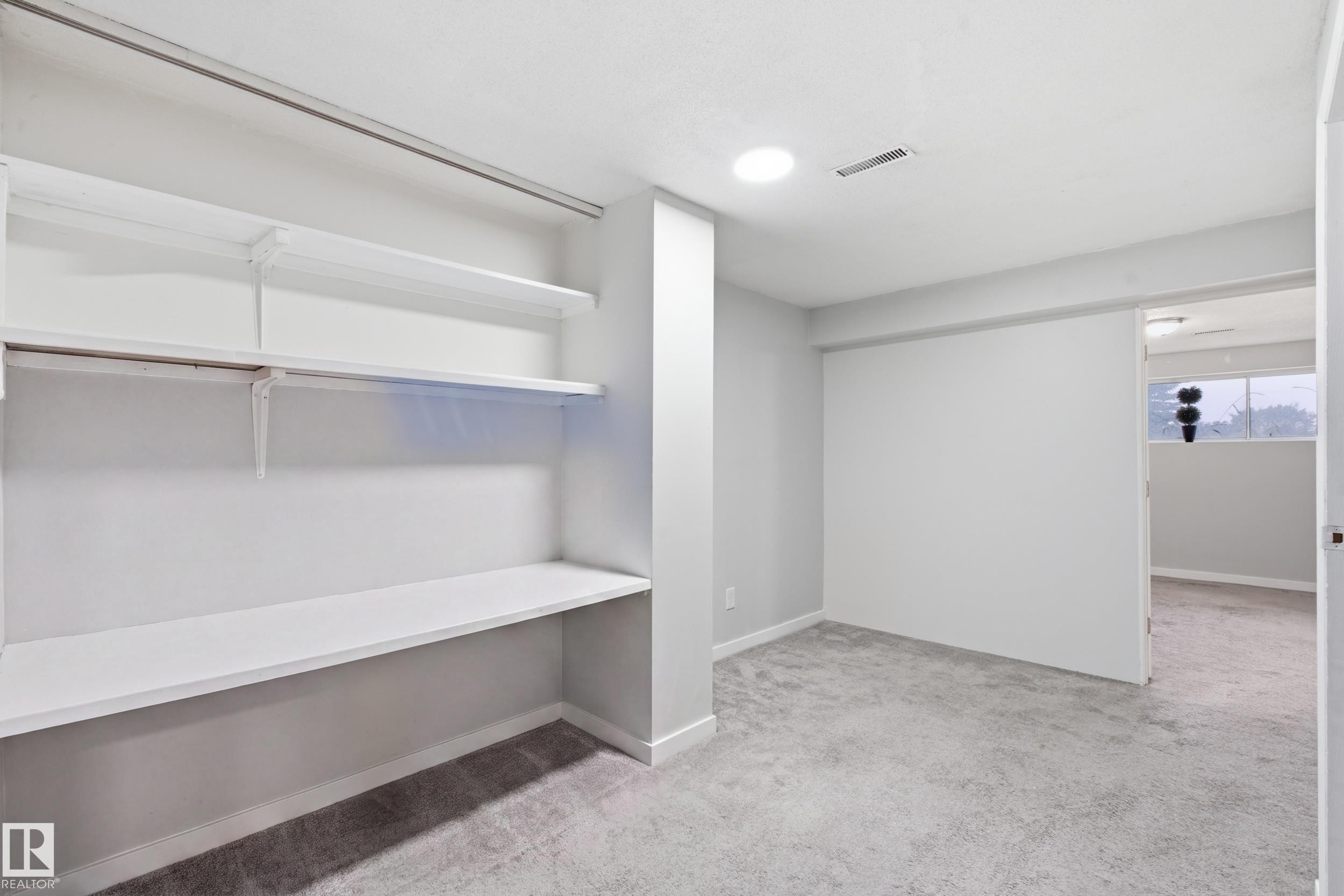 5303 21 Avenue Nw, Edmonton, AB - Indoor