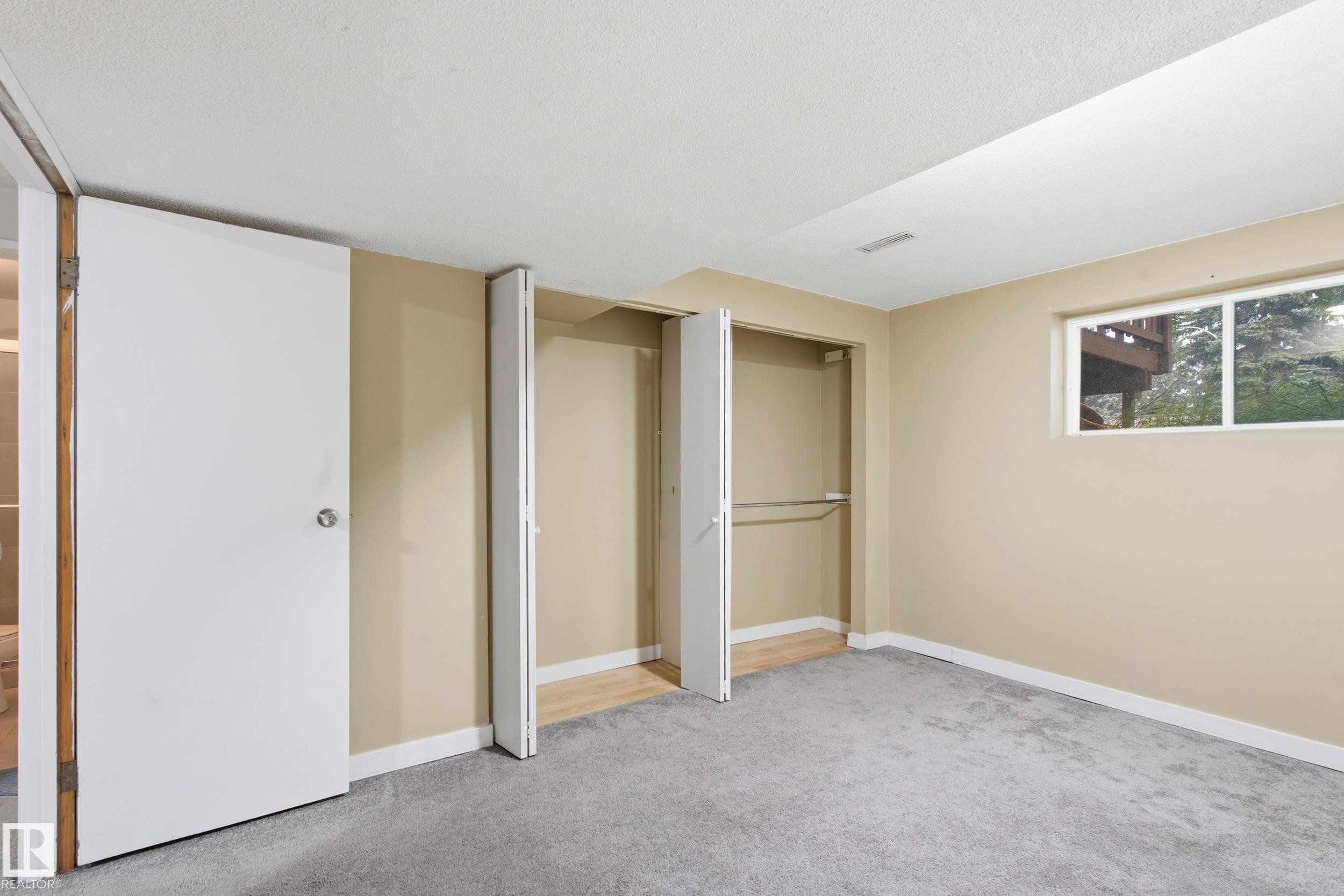 5303 21 Avenue Nw, Edmonton, AB - Indoor Photo Showing Other Room