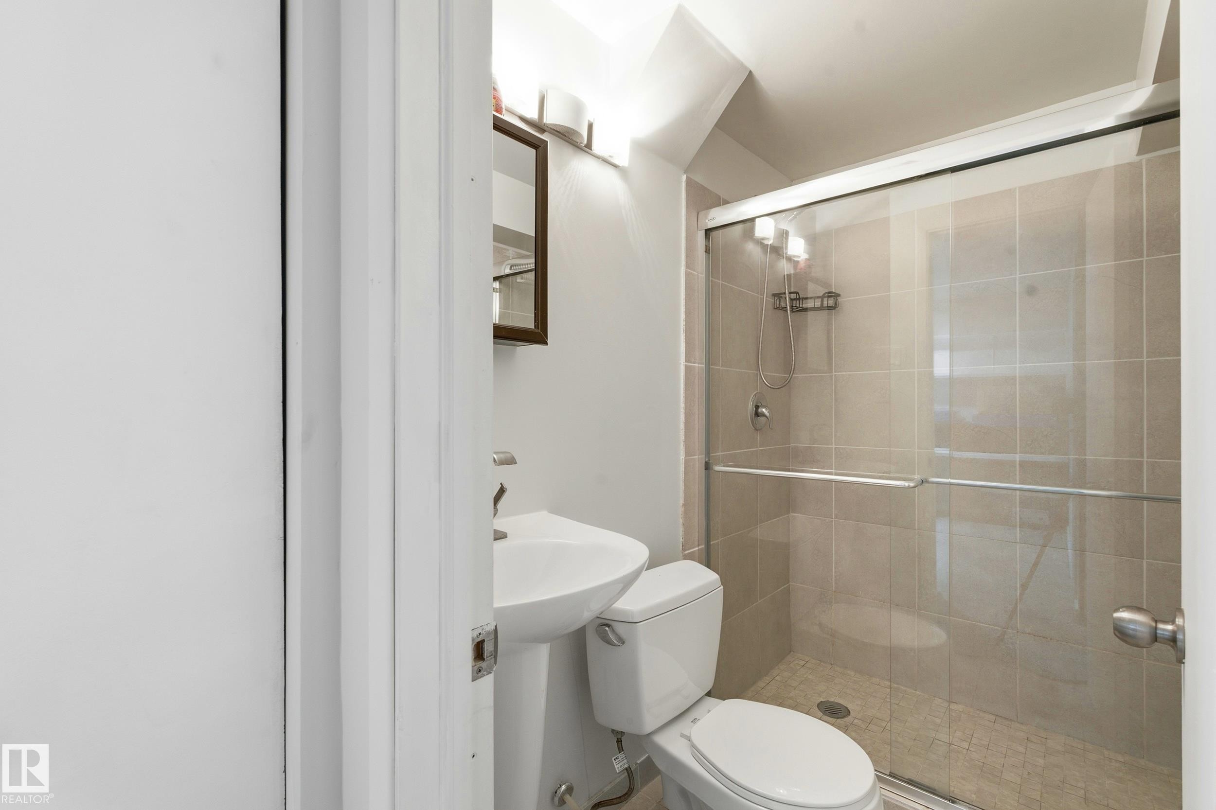 5303 21 Avenue Nw, Edmonton, AB - Indoor Photo Showing Bathroom
