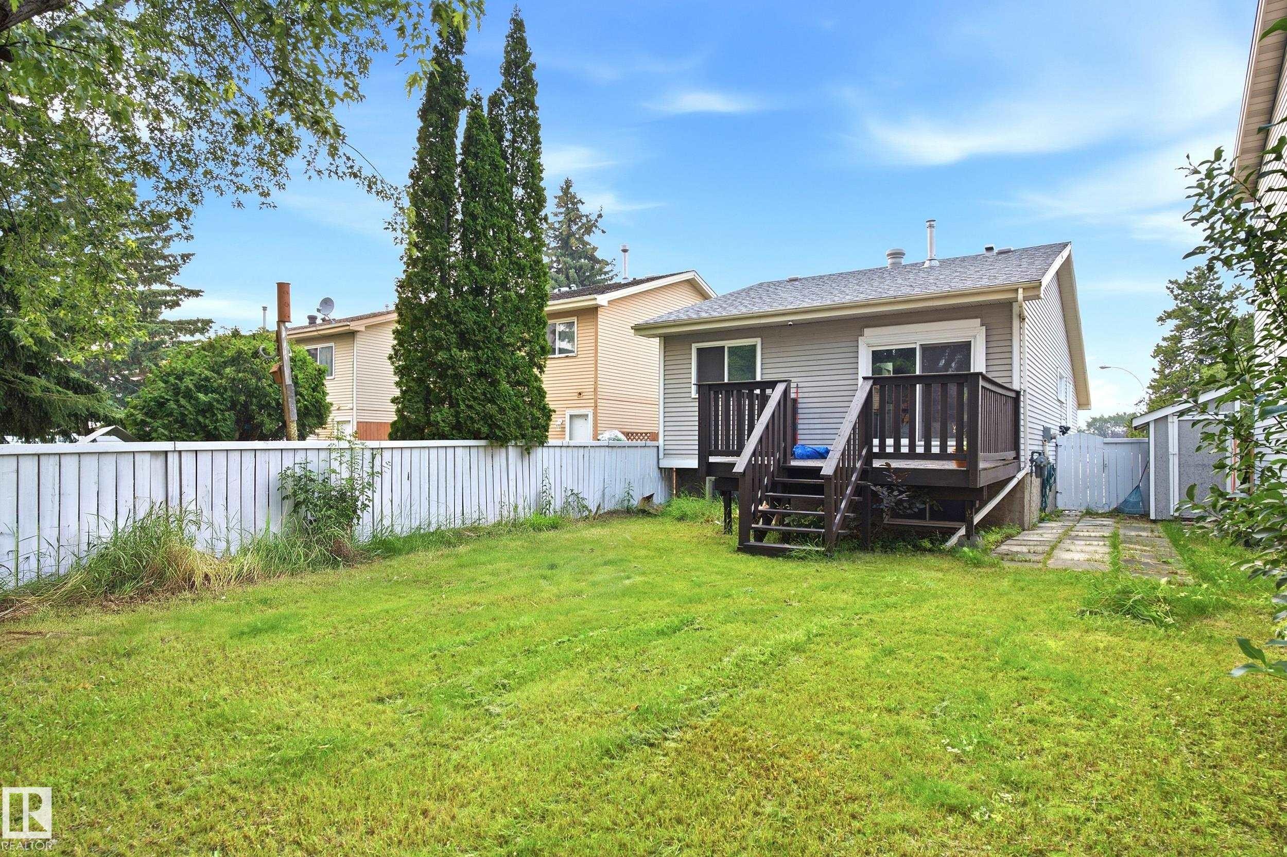 5303 21 Avenue Nw, Edmonton, AB - Outdoor