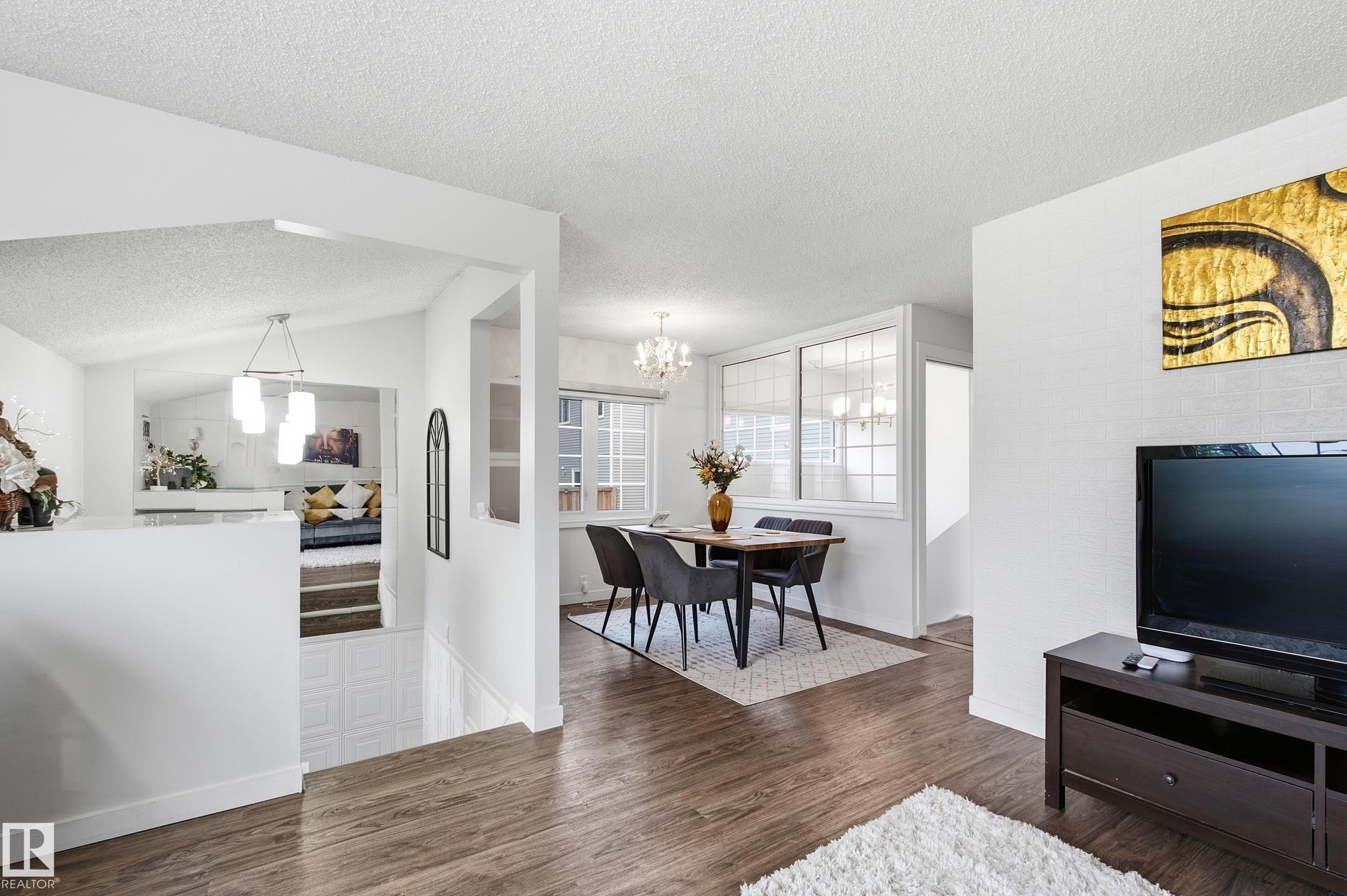 5303 21 Avenue Nw, Edmonton, AB - Indoor