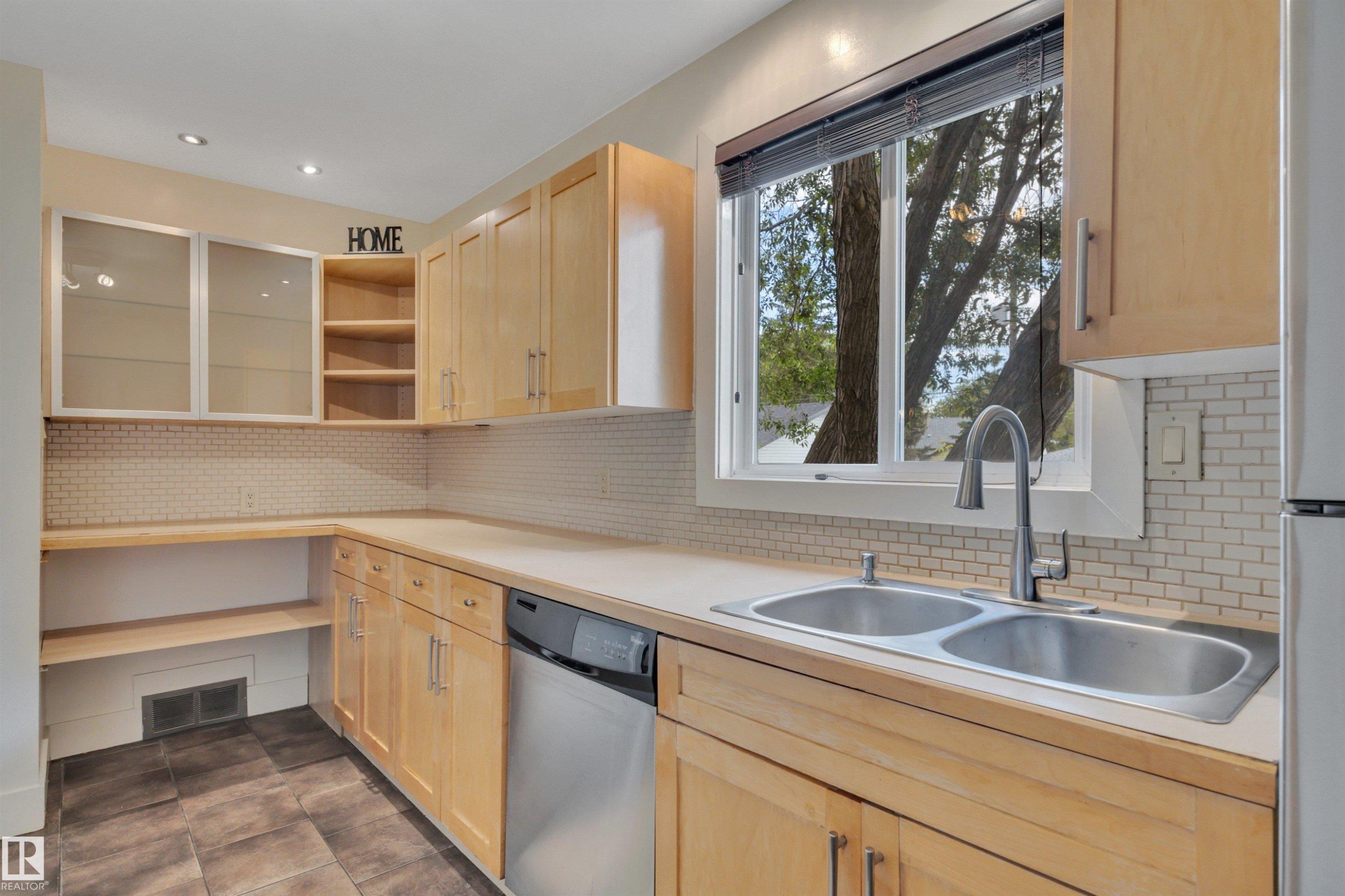 12015 124 Street Nw, Edmonton, AB