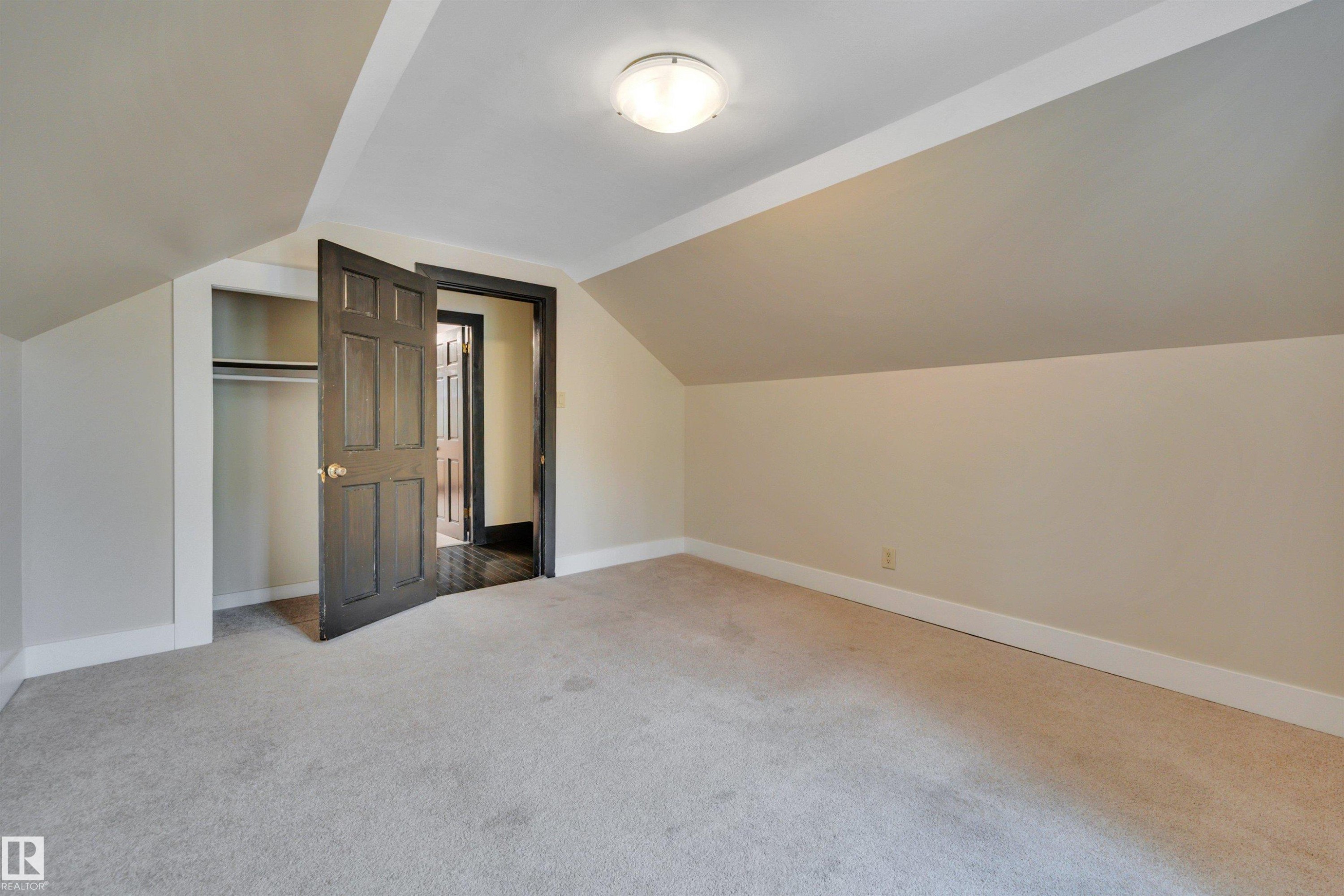 12015 124 Street Nw, Edmonton, AB