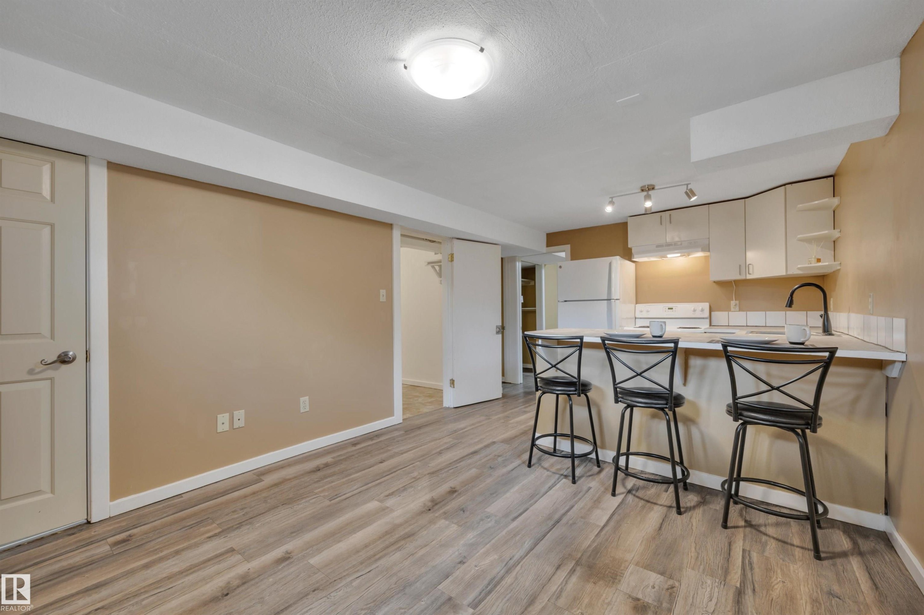 12015 124 Street Nw, Edmonton, AB