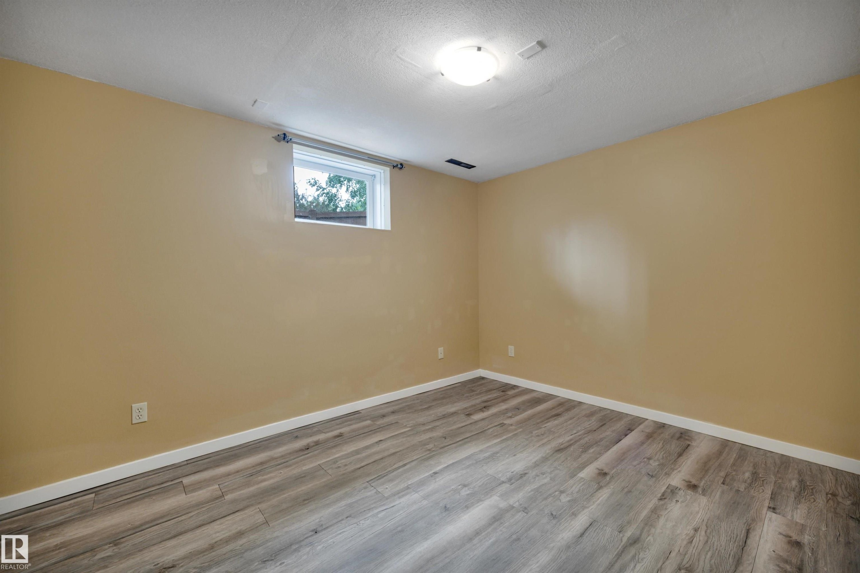 12015 124 Street Nw, Edmonton, AB