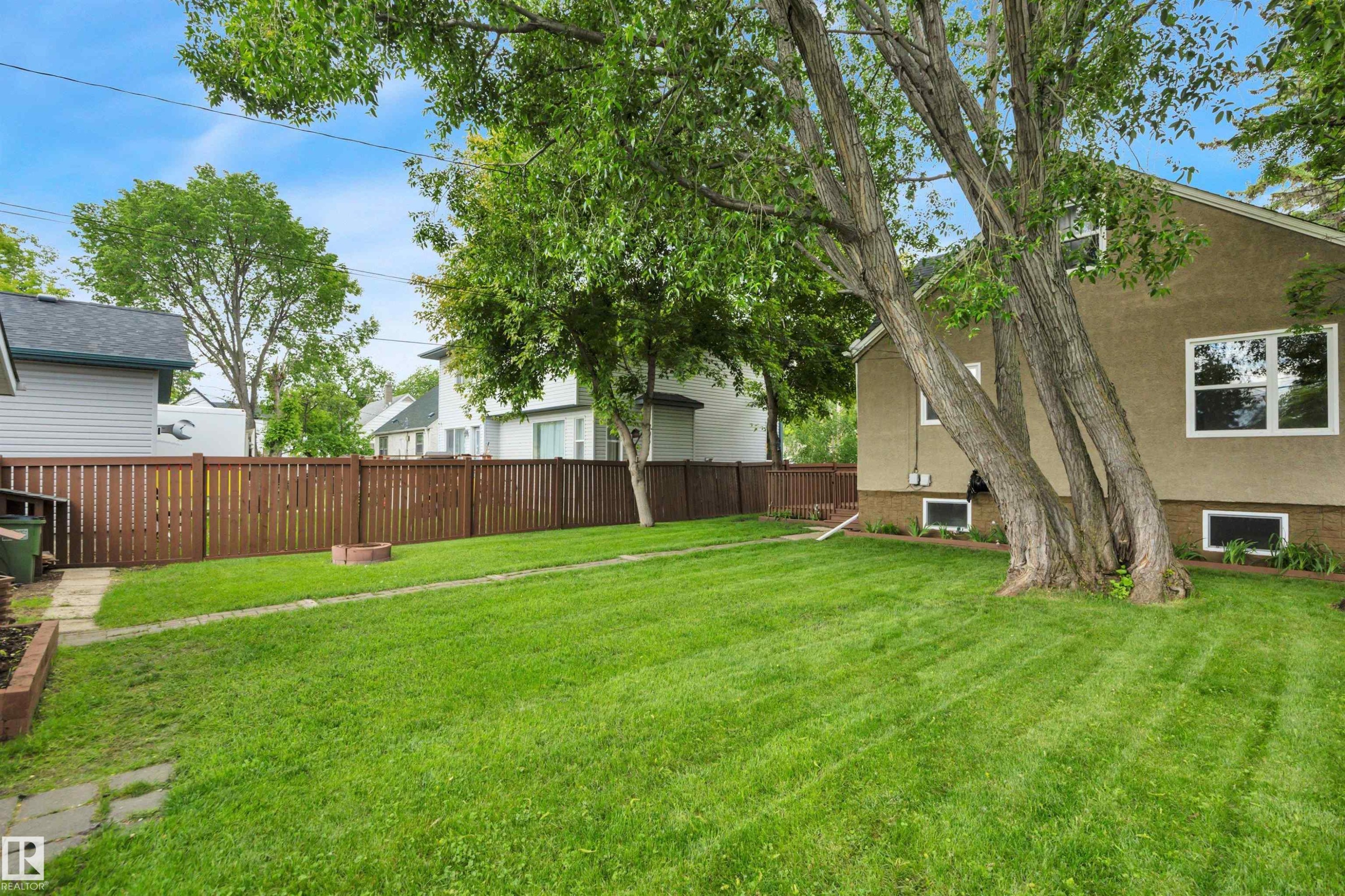 12015 124 Street Nw, Edmonton, AB