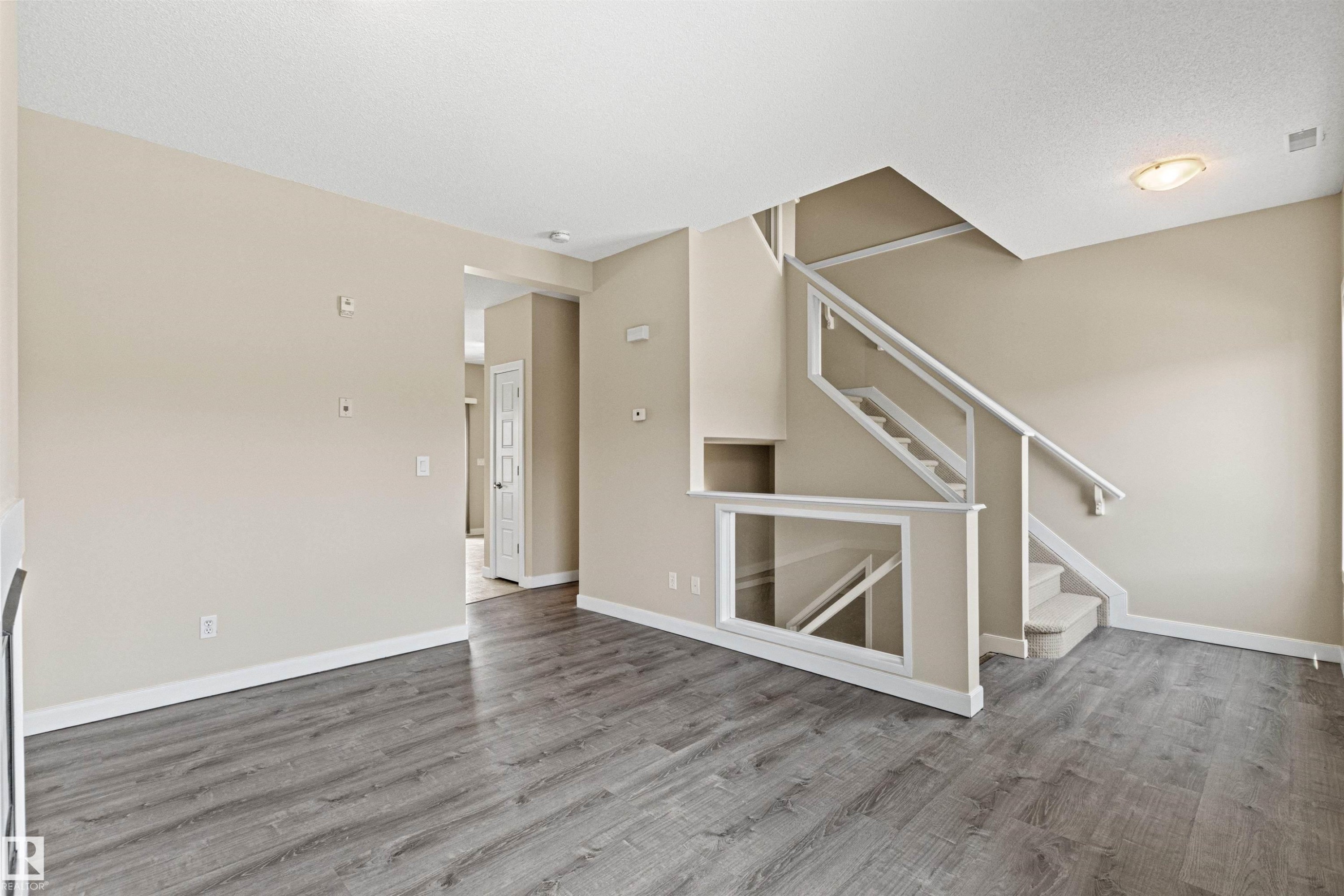 #39 13825 155 Av Nw, Edmonton, AB - Indoor Photo Showing Other Room