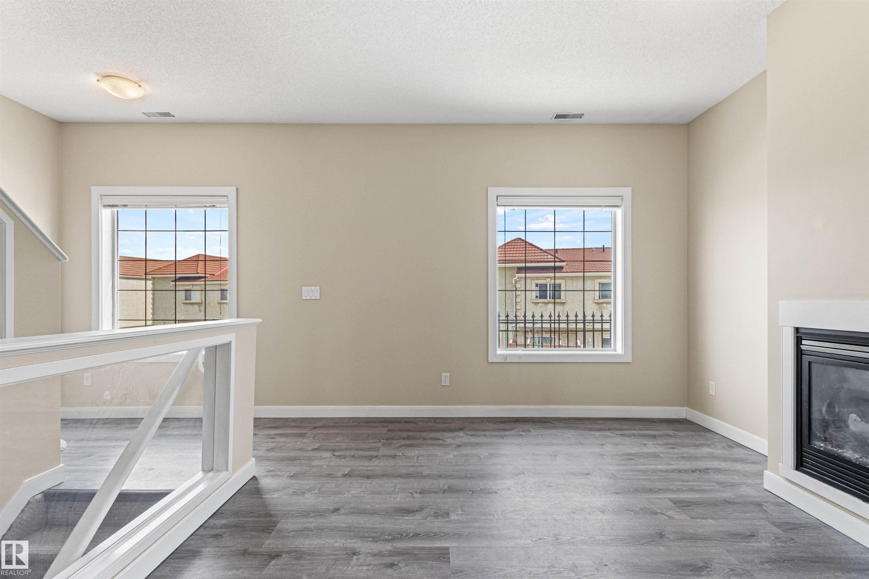 #39 13825 155 Av Nw, Edmonton, AB - Indoor With Fireplace