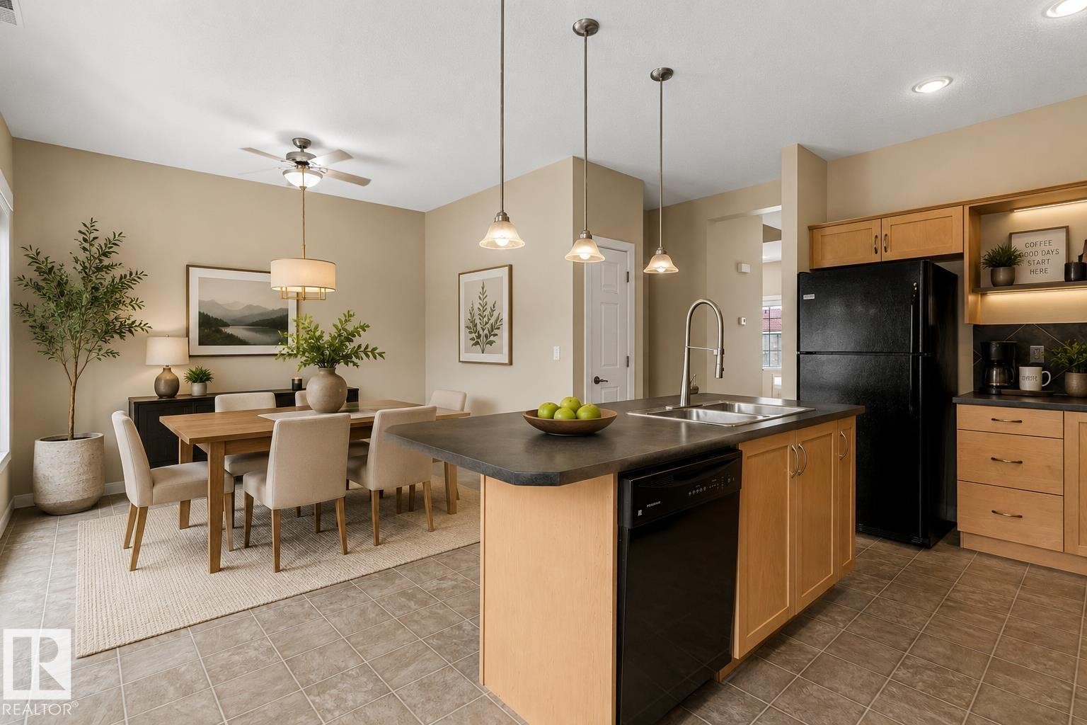 #39 13825 155 Av Nw, Edmonton, AB - Indoor Photo Showing Other Room