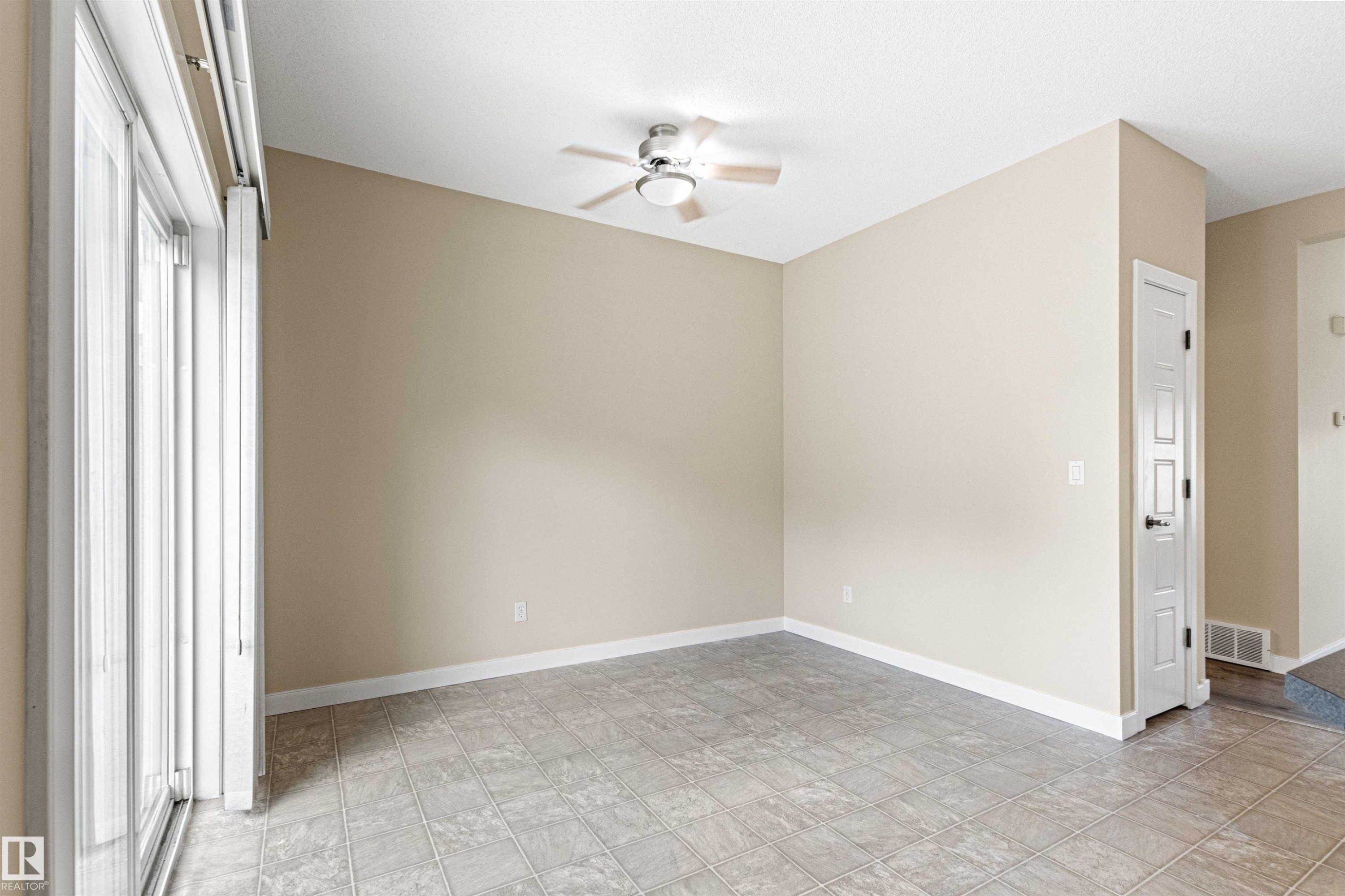 #39 13825 155 Av Nw, Edmonton, AB - Indoor Photo Showing Other Room
