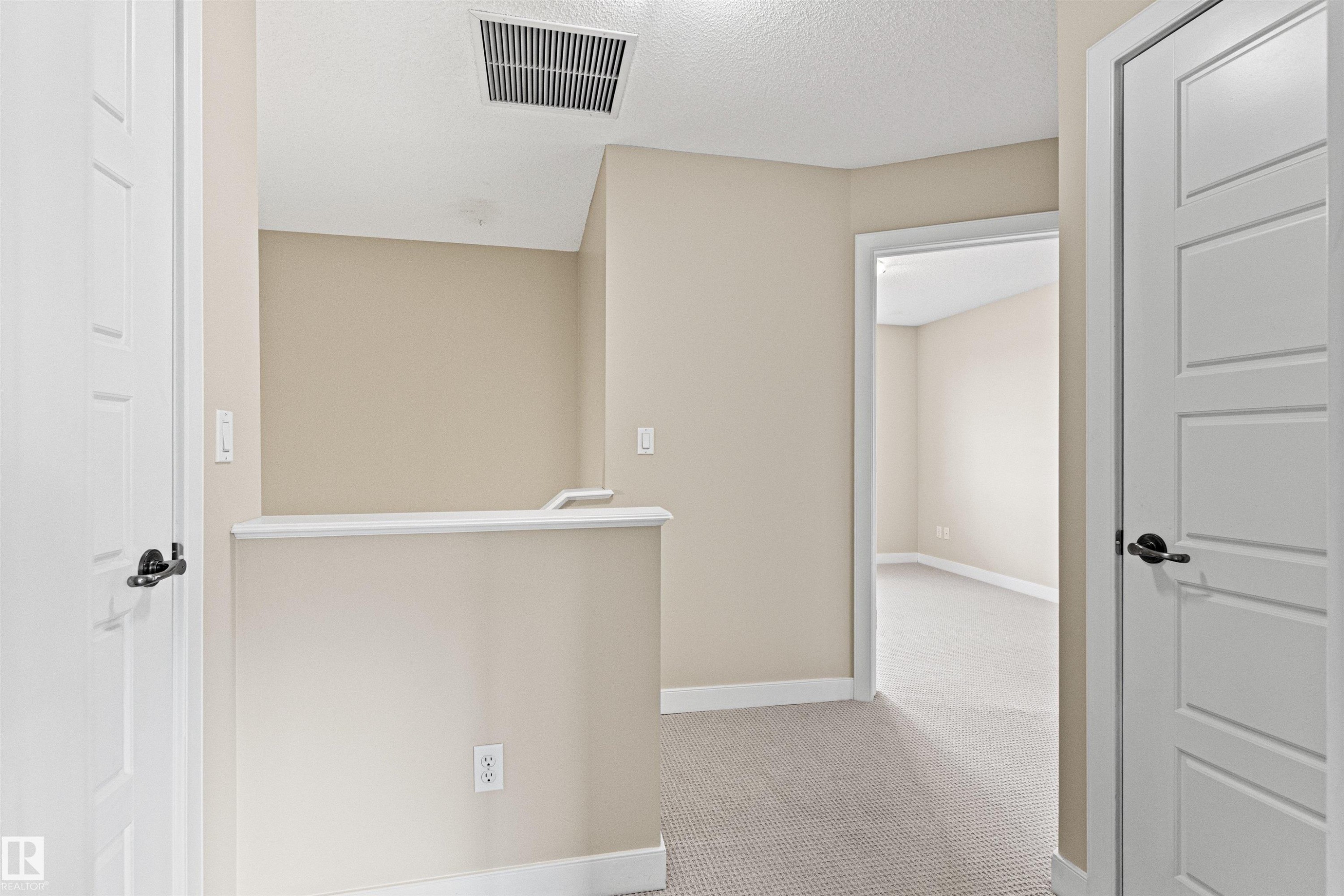 #39 13825 155 Av Nw, Edmonton, AB - Indoor Photo Showing Other Room