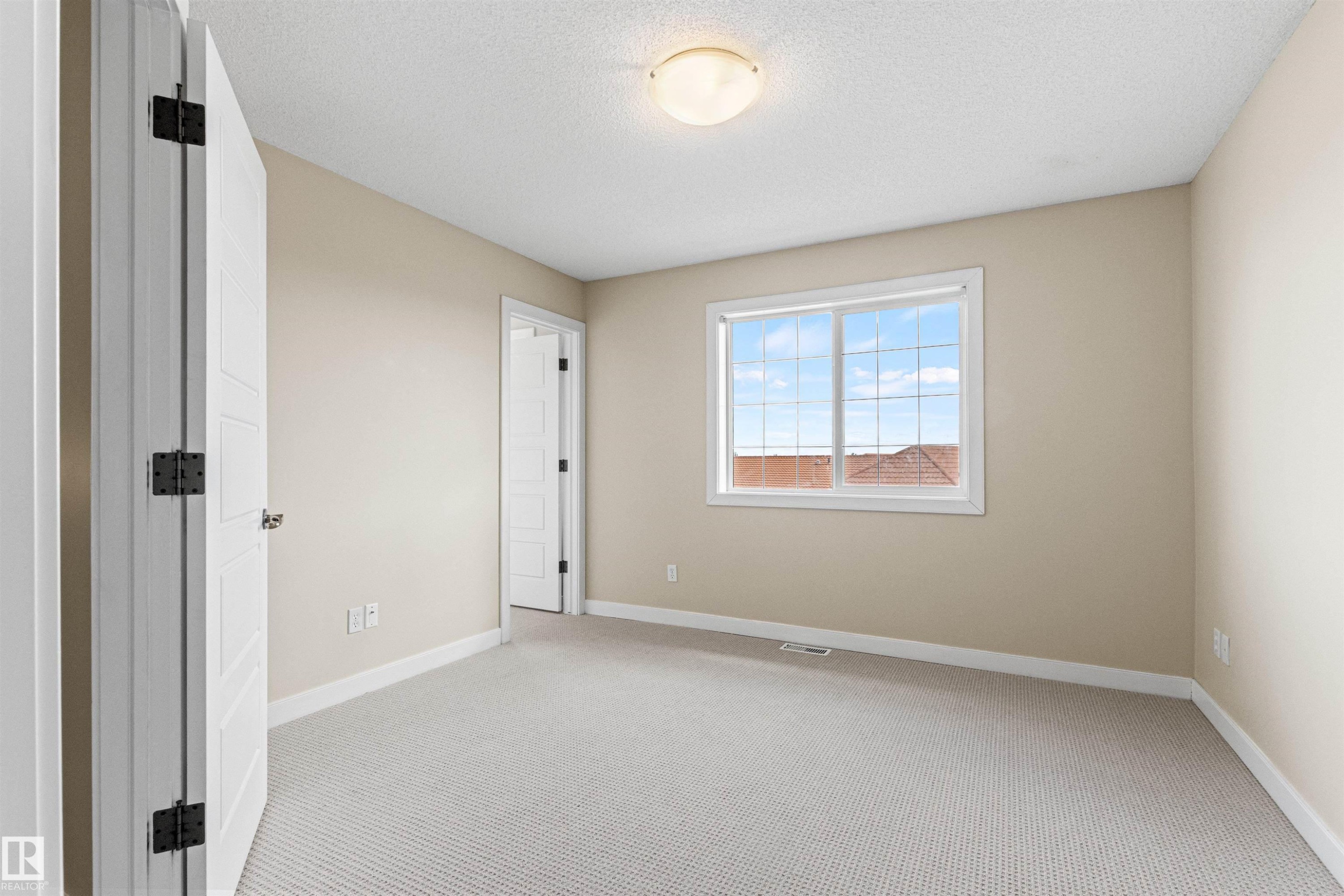 #39 13825 155 Av Nw, Edmonton, AB - Indoor Photo Showing Other Room