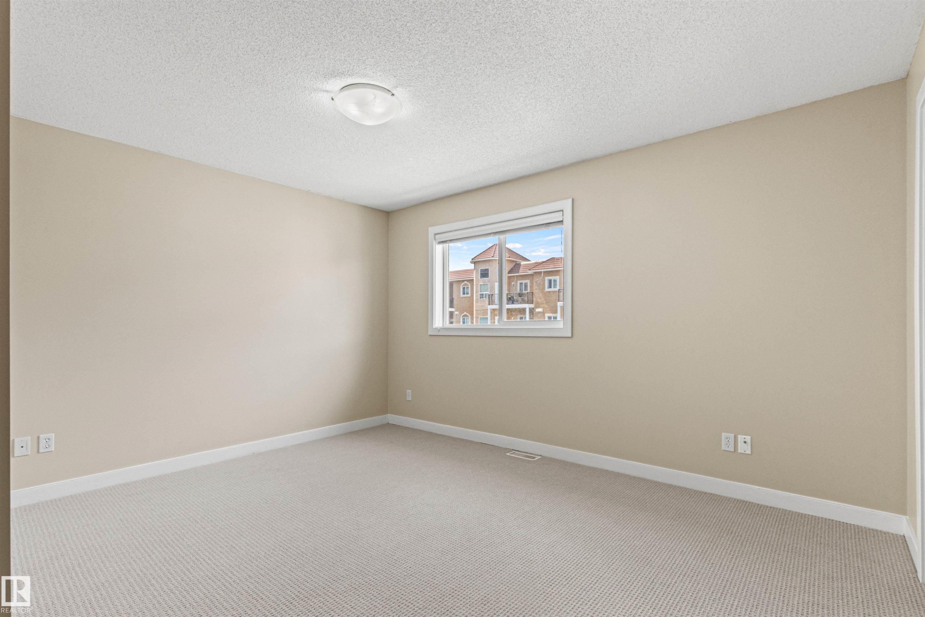 #39 13825 155 Av Nw, Edmonton, AB - Indoor Photo Showing Other Room