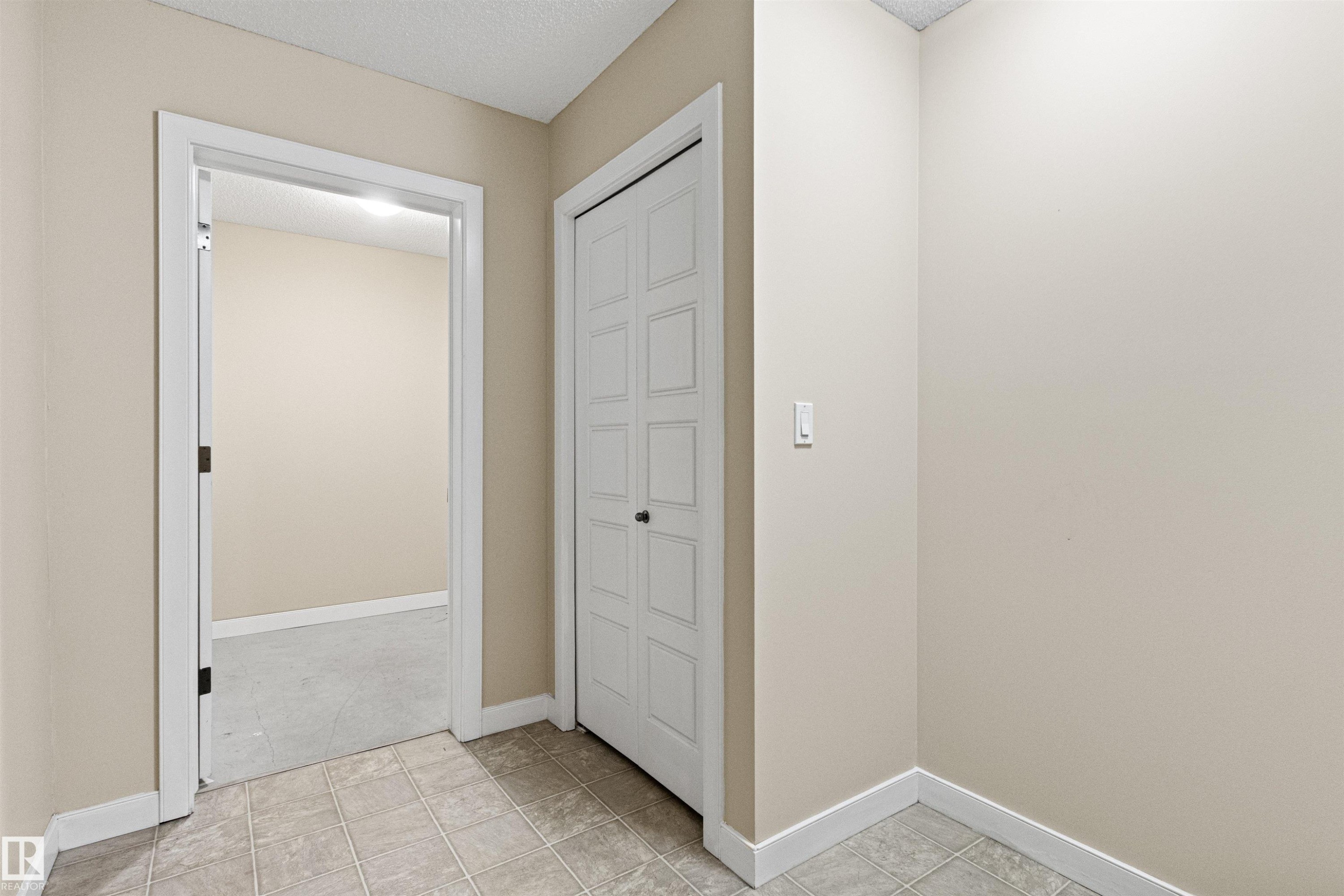 #39 13825 155 Av Nw, Edmonton, AB - Indoor Photo Showing Other Room