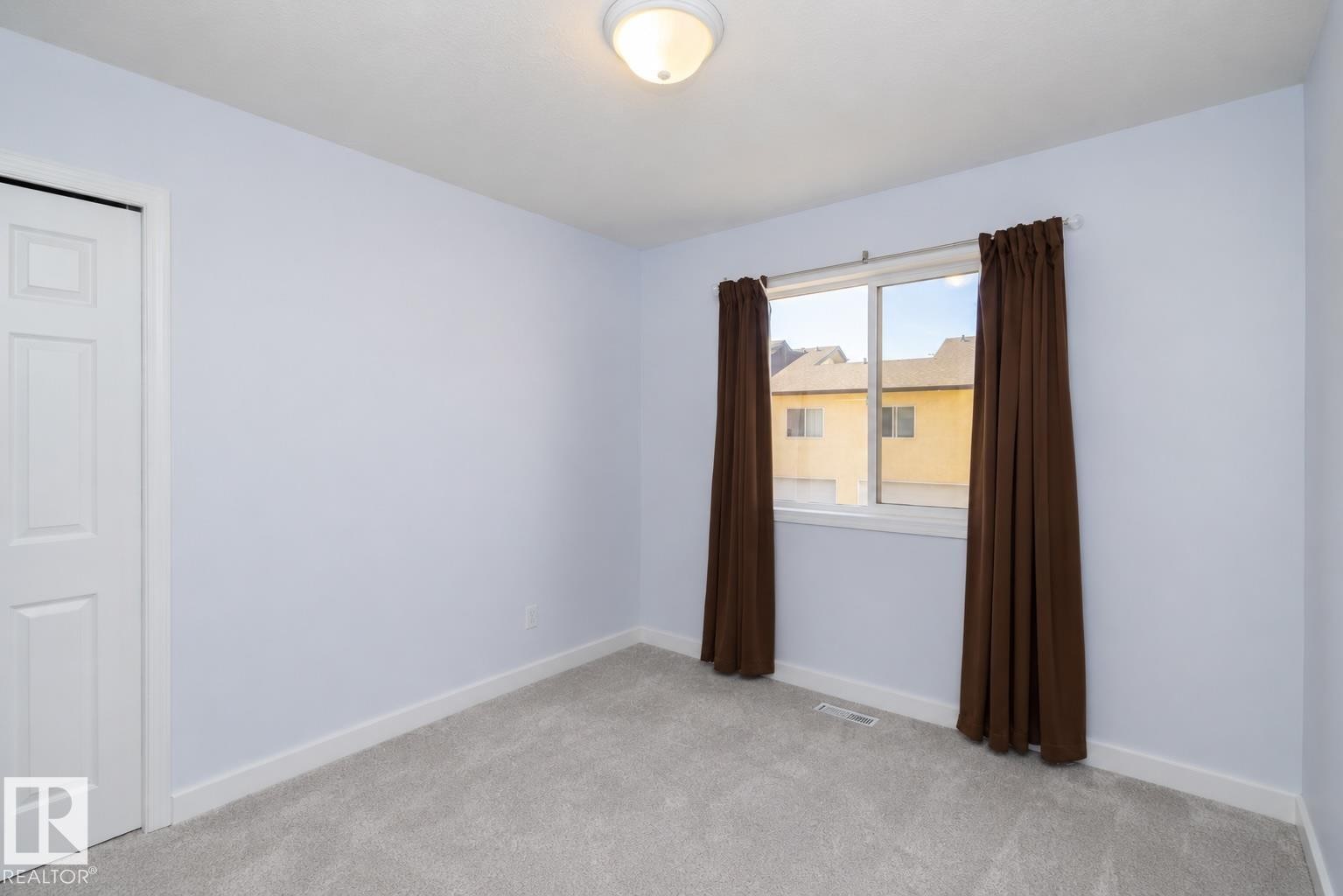 Light-hued walls complement the soft gray carpeting - #37 3811 85 St Nw, Edmonton, AB