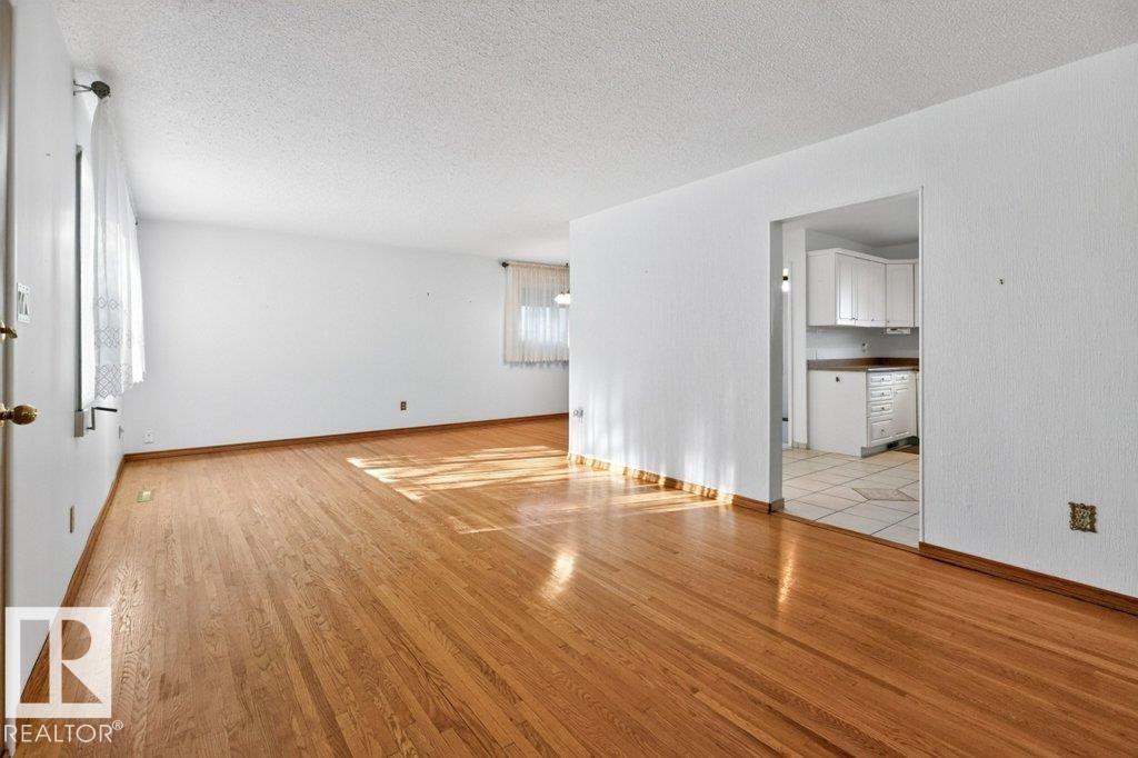 11042 152 Street Nw, Edmonton, AB