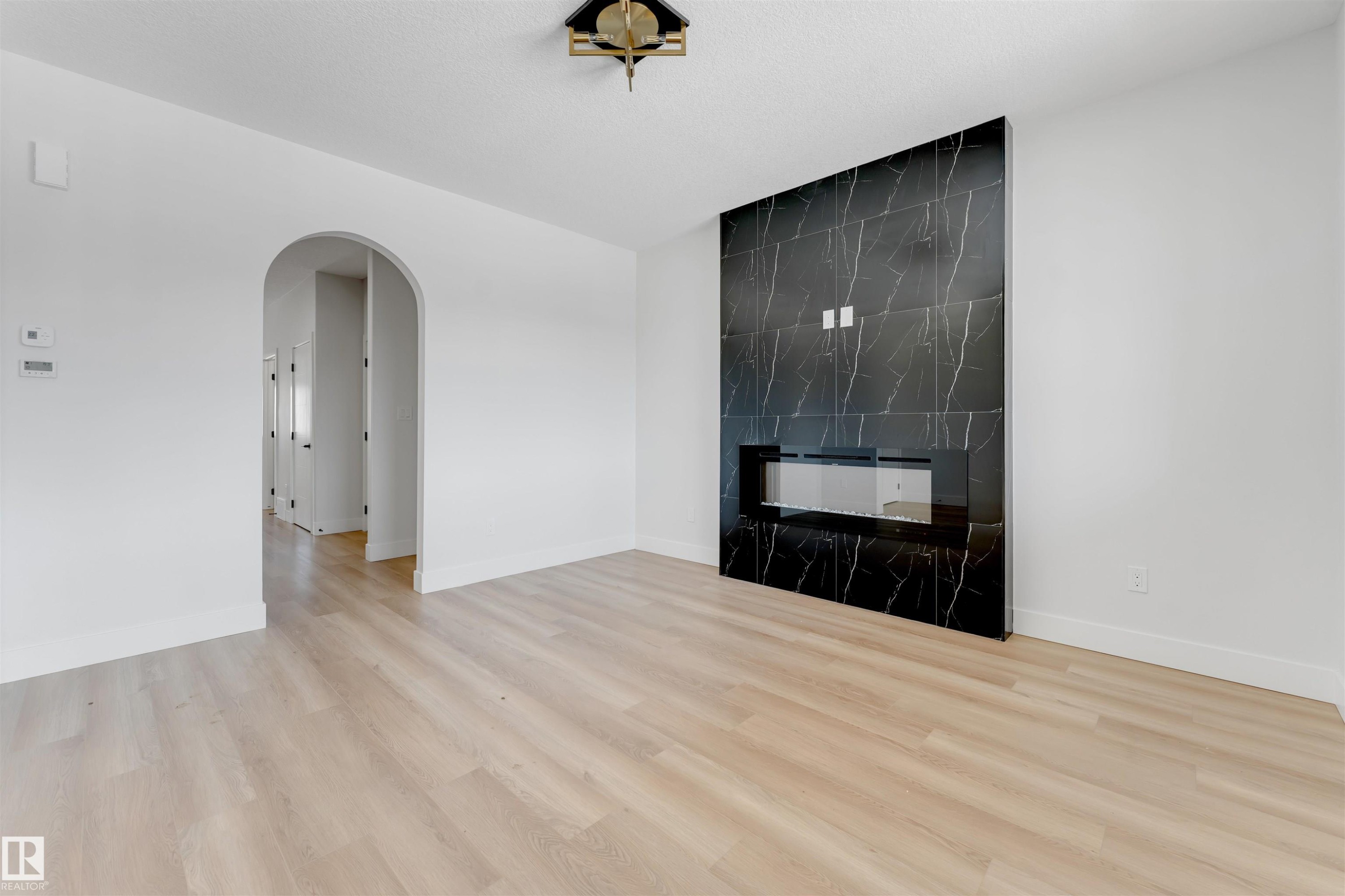 22932 80 Av Nw, Edmonton, AB