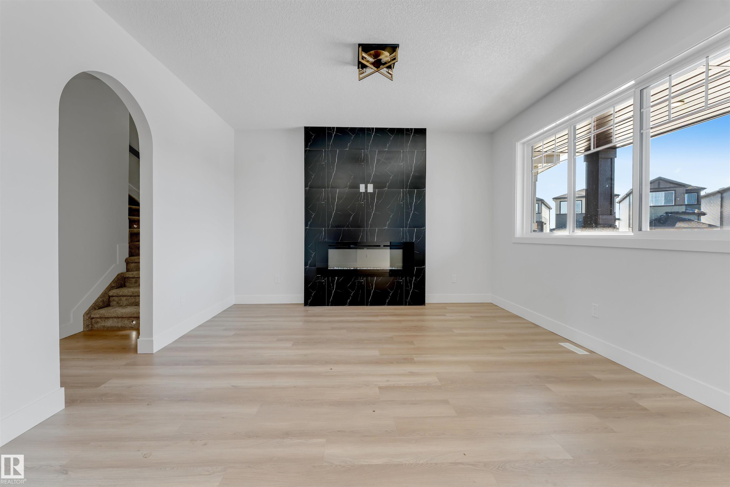 22932 80 Av Nw, Edmonton, AB
