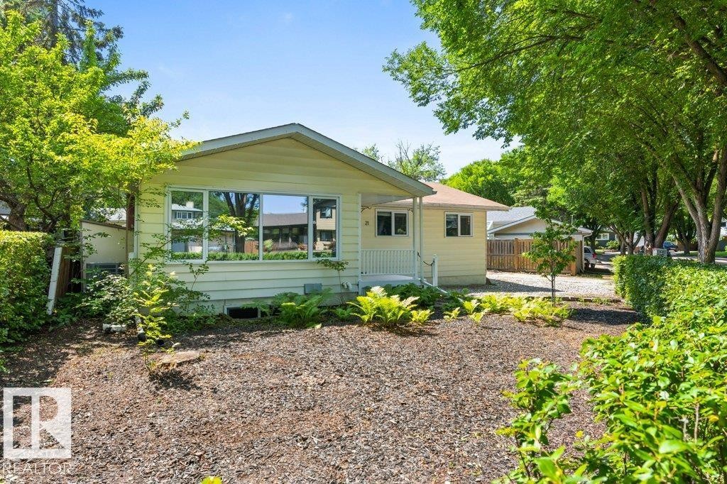 21 Flint Crescent, St. Albert, AB