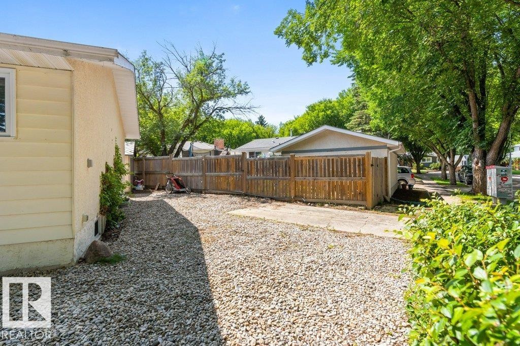 21 Flint Crescent, St. Albert, AB