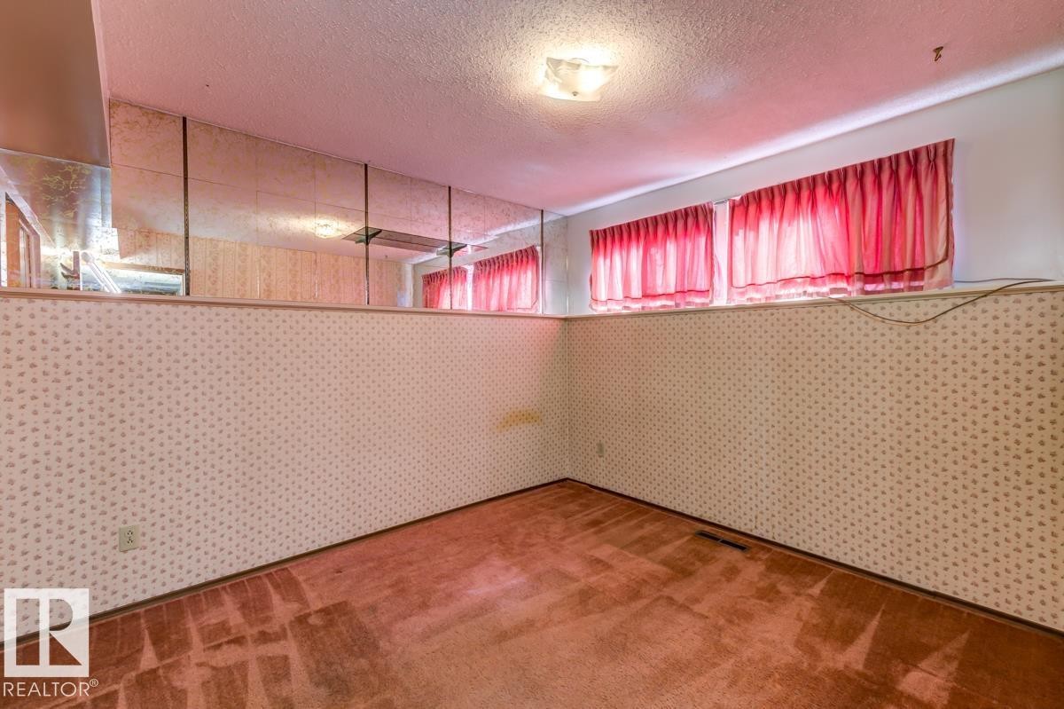 5811 92 Avenue Nw, Edmonton, AB