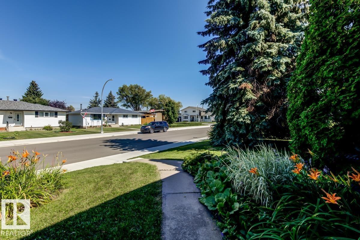 5811 92 Avenue Nw, Edmonton, AB