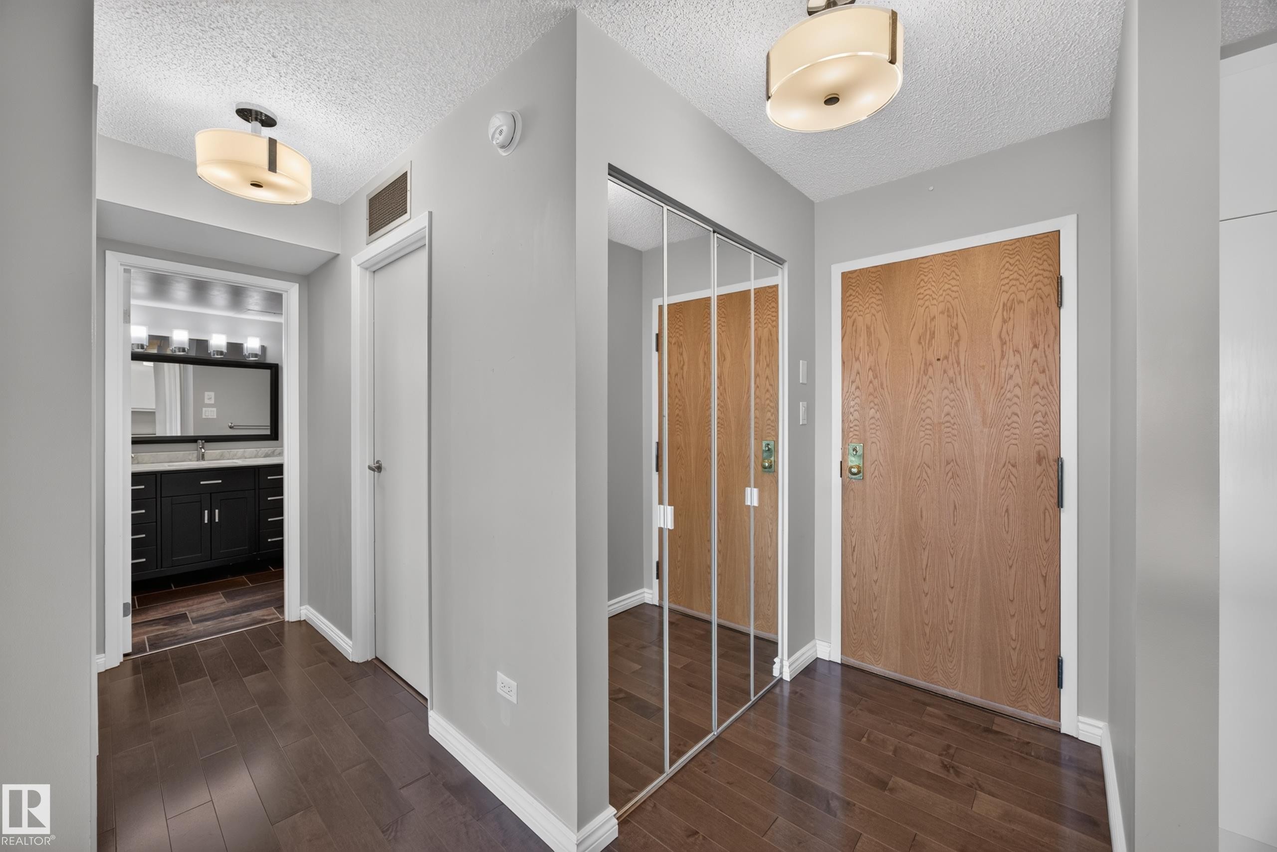 Entry way into the Condo featuring full length mirrored closet. - #803 10011 123 St Nw, Edmonton, AB