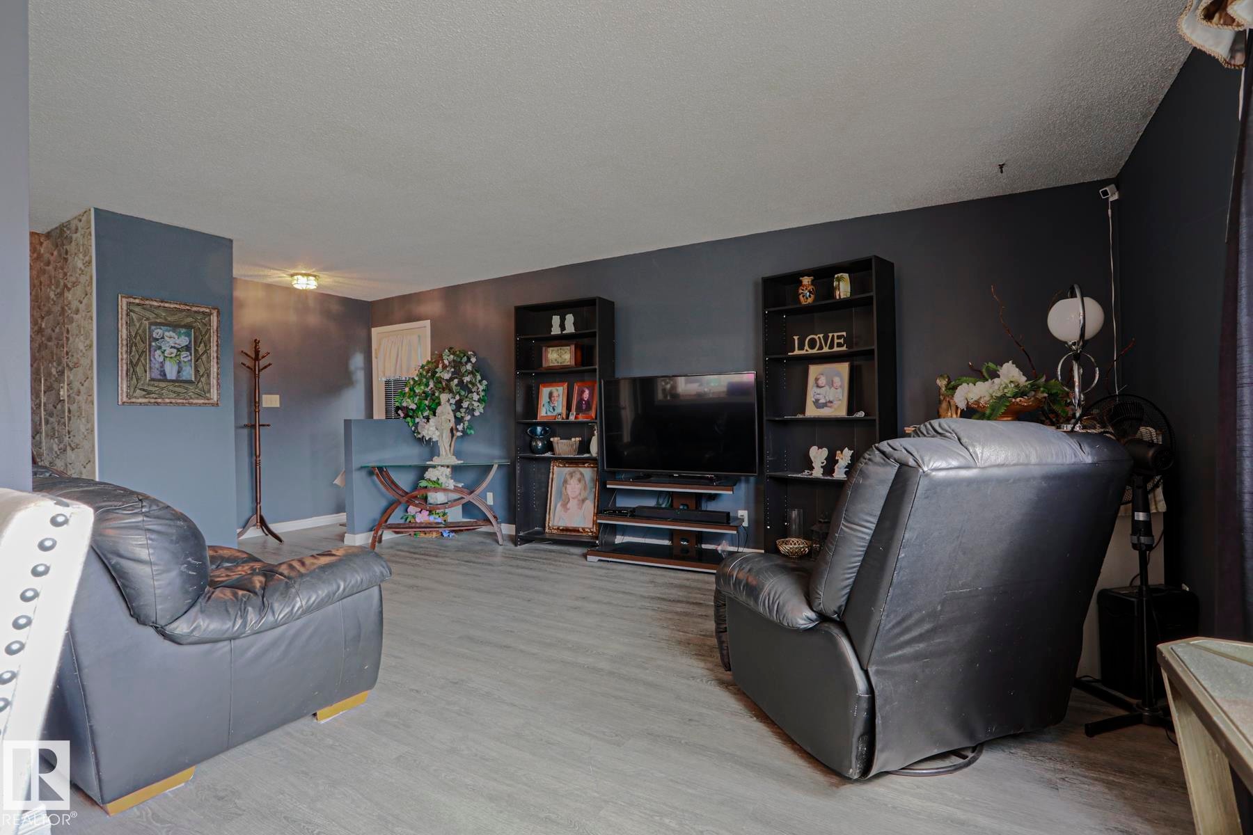 Wood-finish flooring throughout the living space - 11440 144 Avenue Nw, Edmonton, AB
