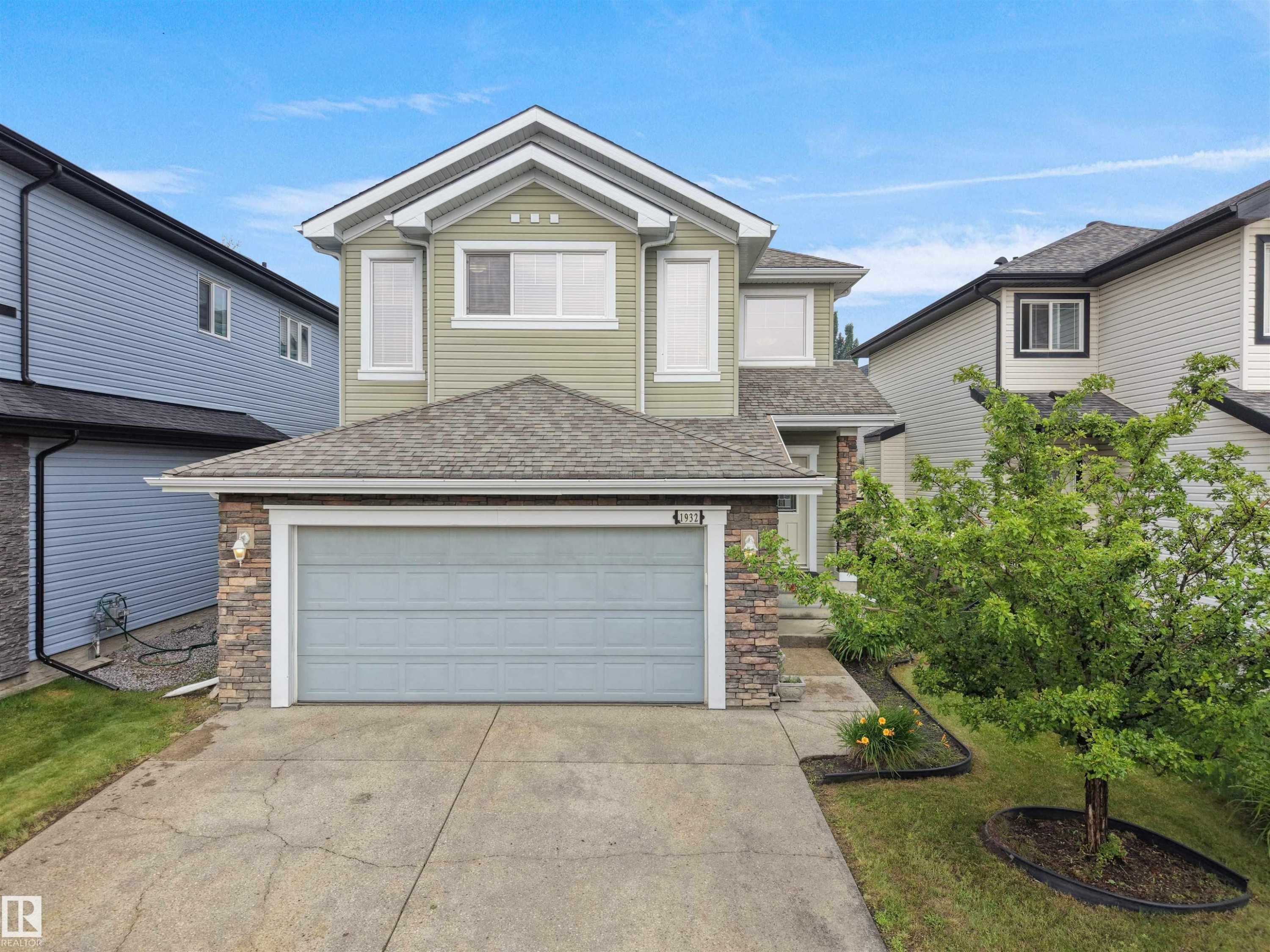 1932 67 Street Sw, Edmonton, AB