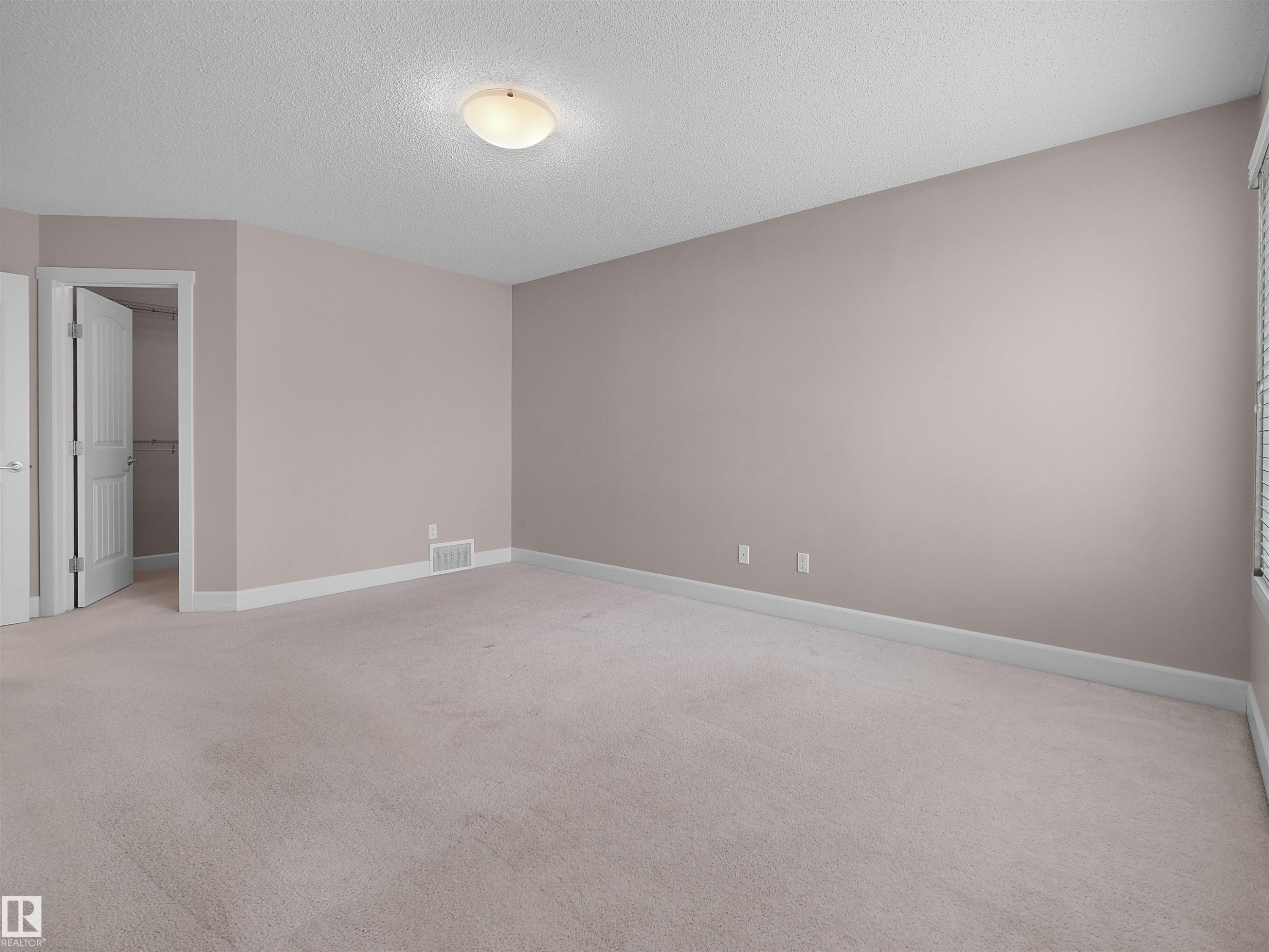 1932 67 Street Sw, Edmonton, AB