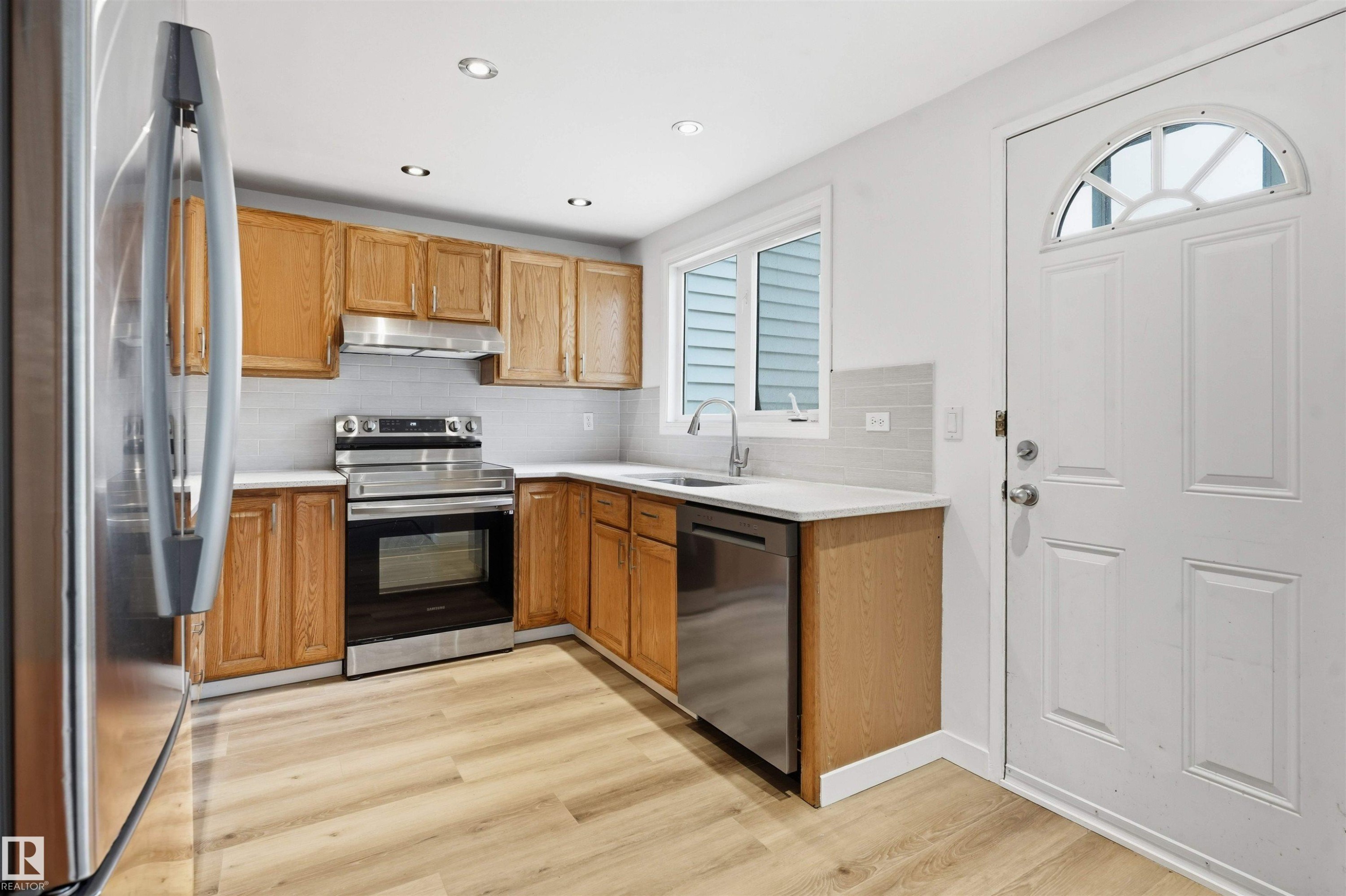 6804 36A Avenue Nw, Edmonton, AB