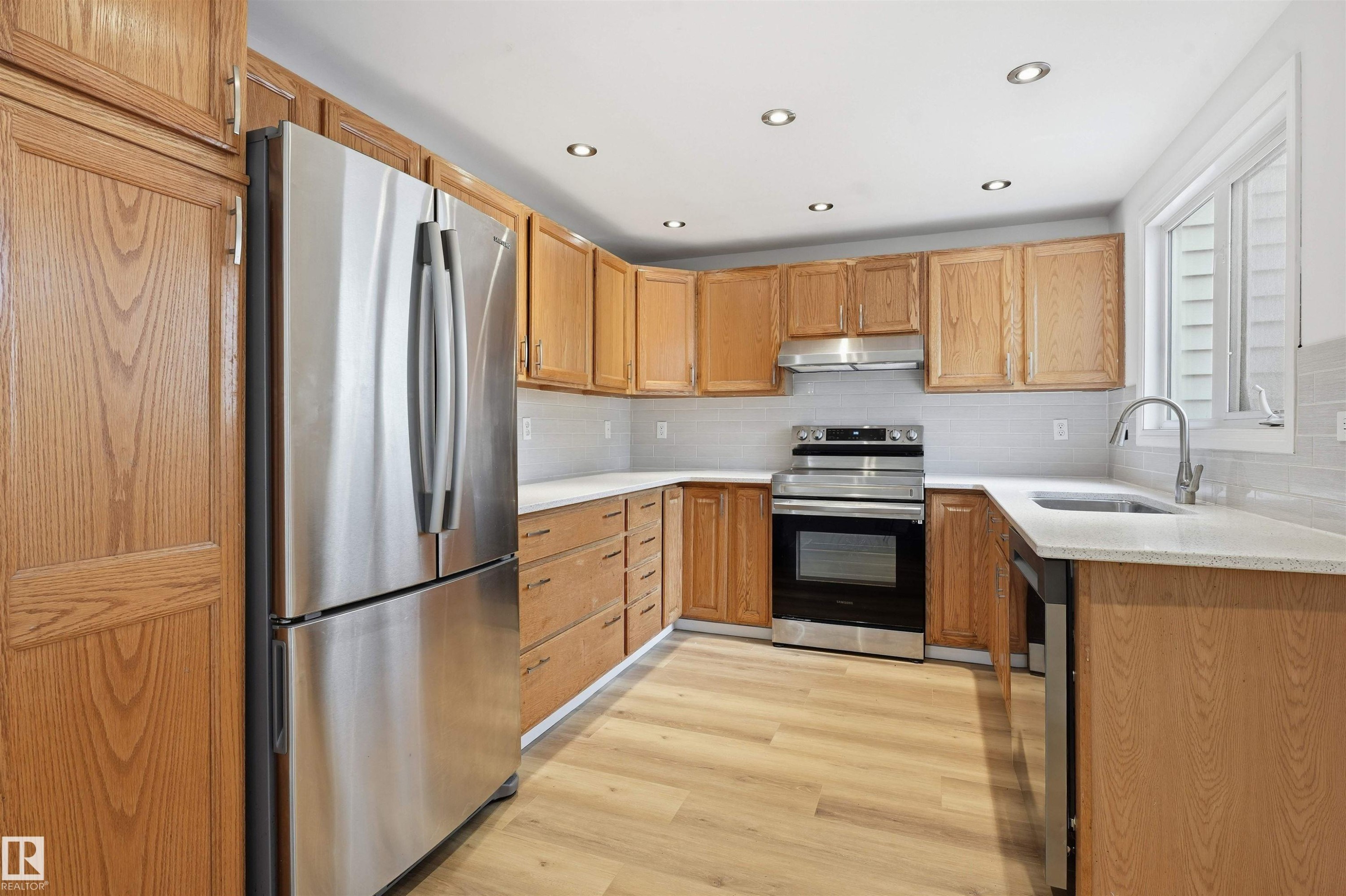 6804 36A Avenue Nw, Edmonton, AB