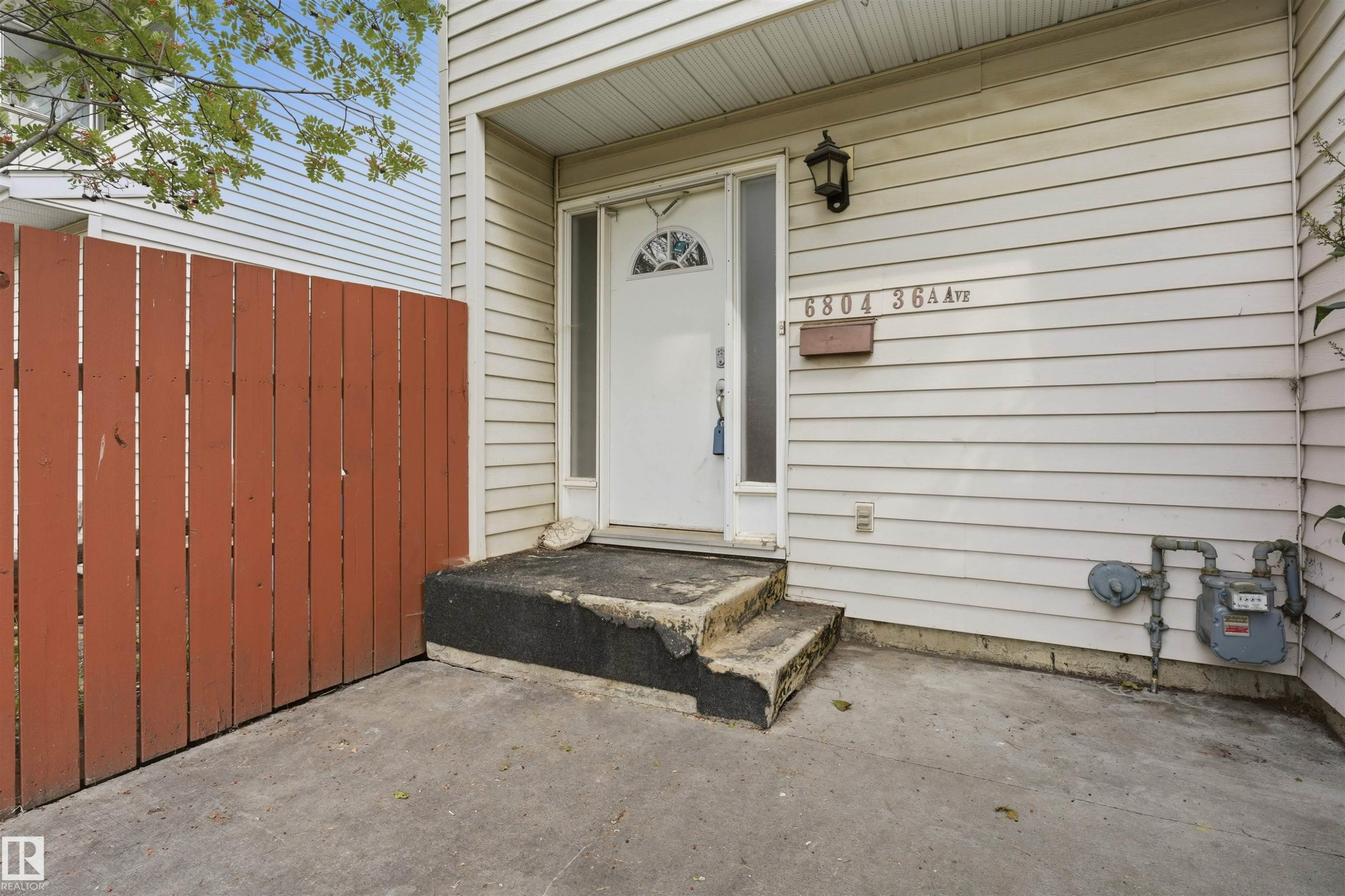 6804 36A Avenue Nw, Edmonton, AB