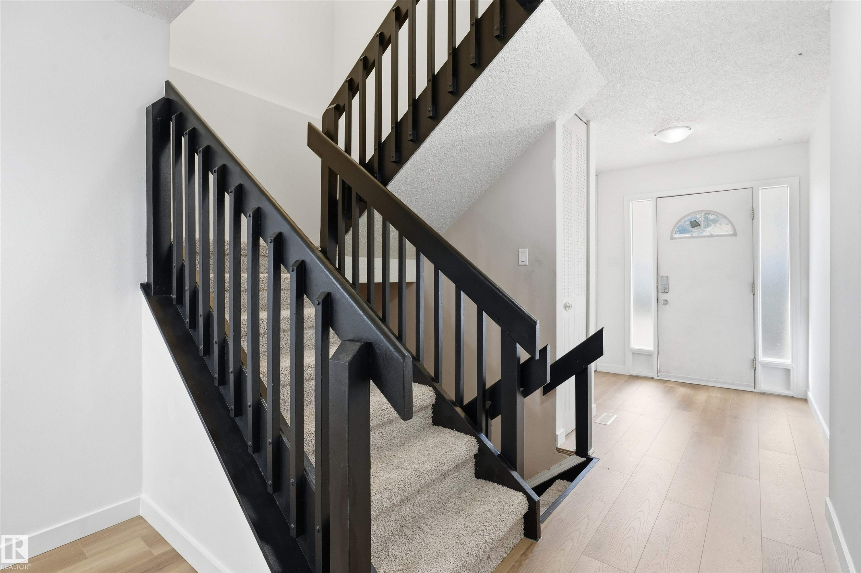6804 36A Avenue Nw, Edmonton, AB