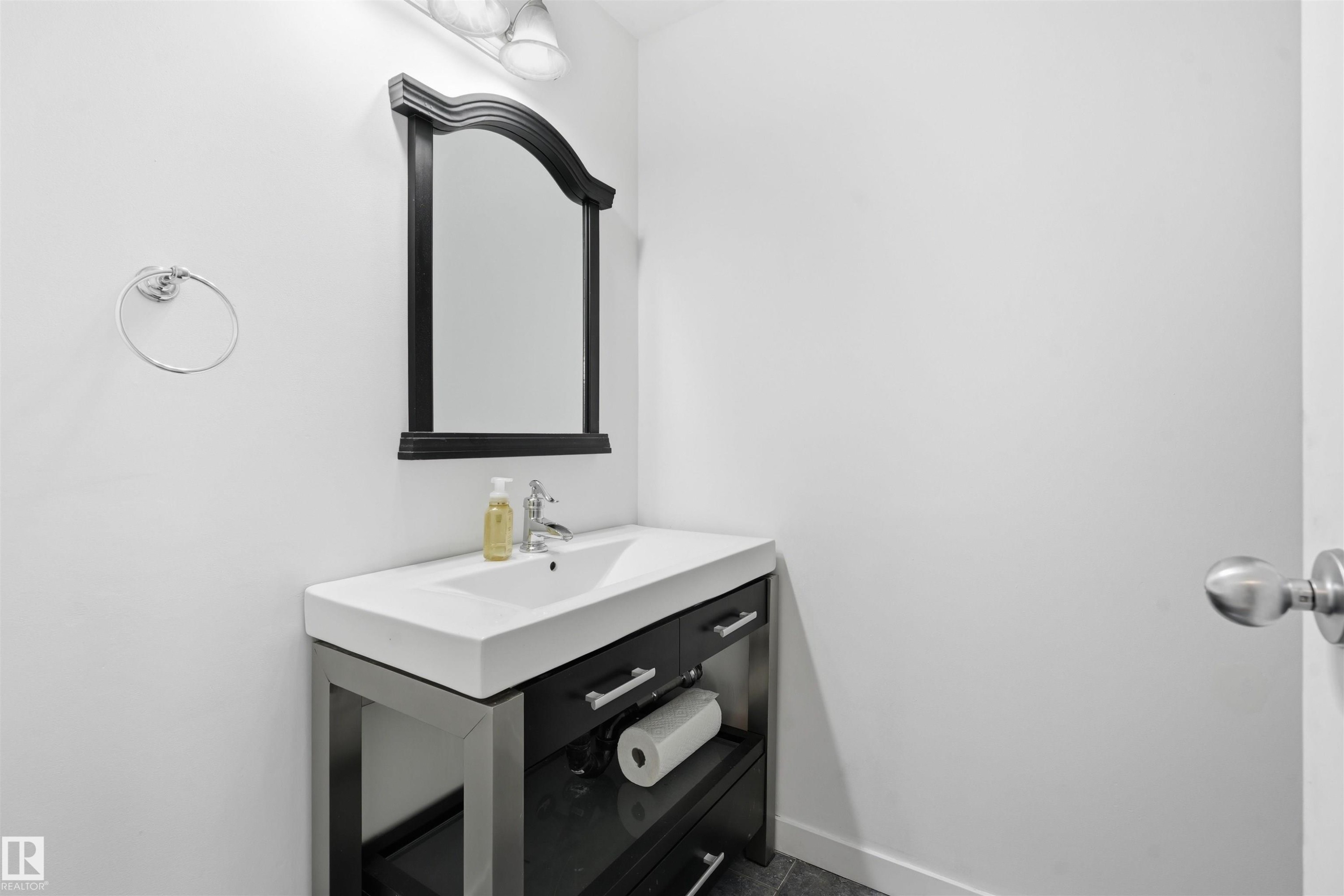 6804 36A Avenue Nw, Edmonton, AB