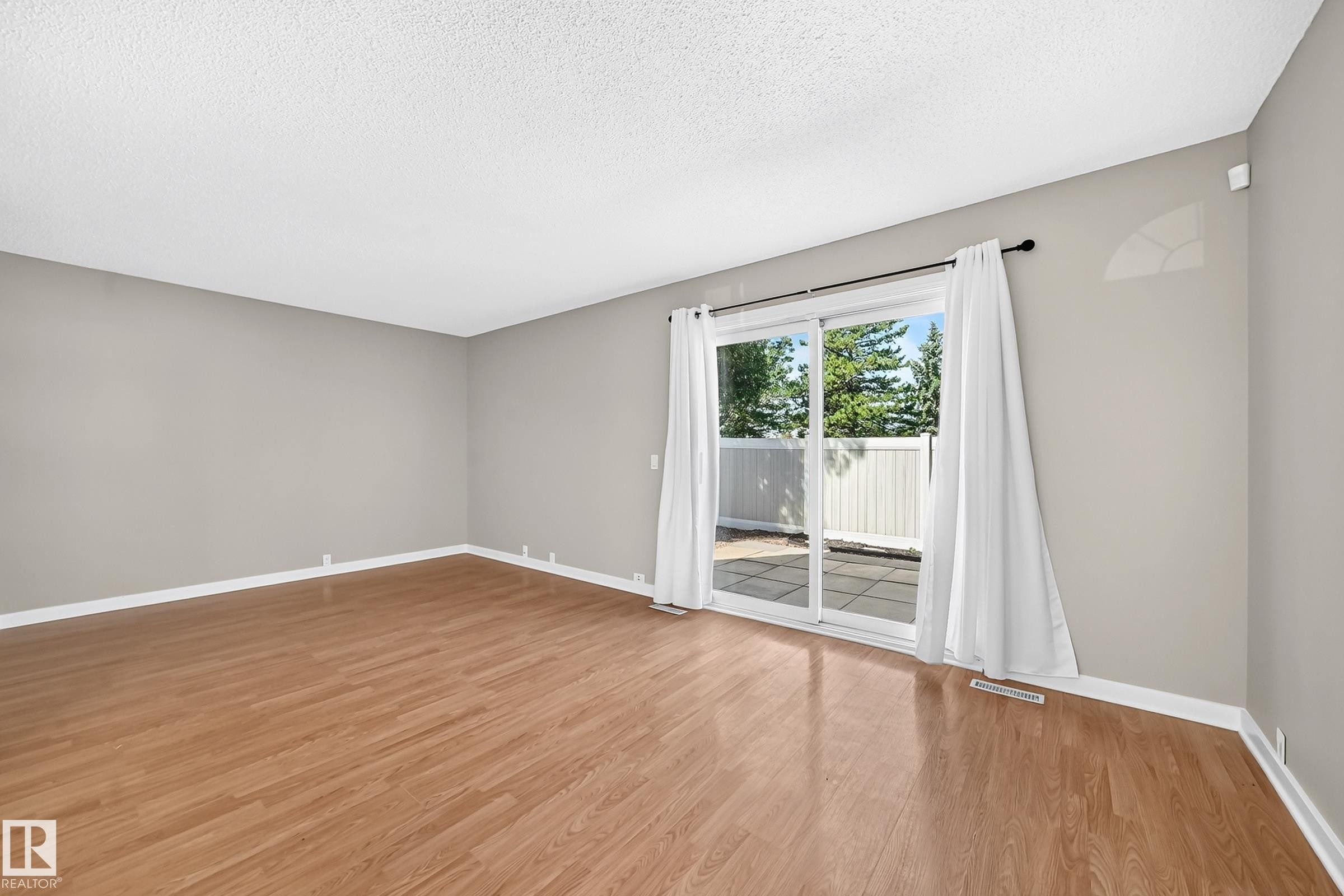 #40 2024 57 St Nw, Edmonton, AB