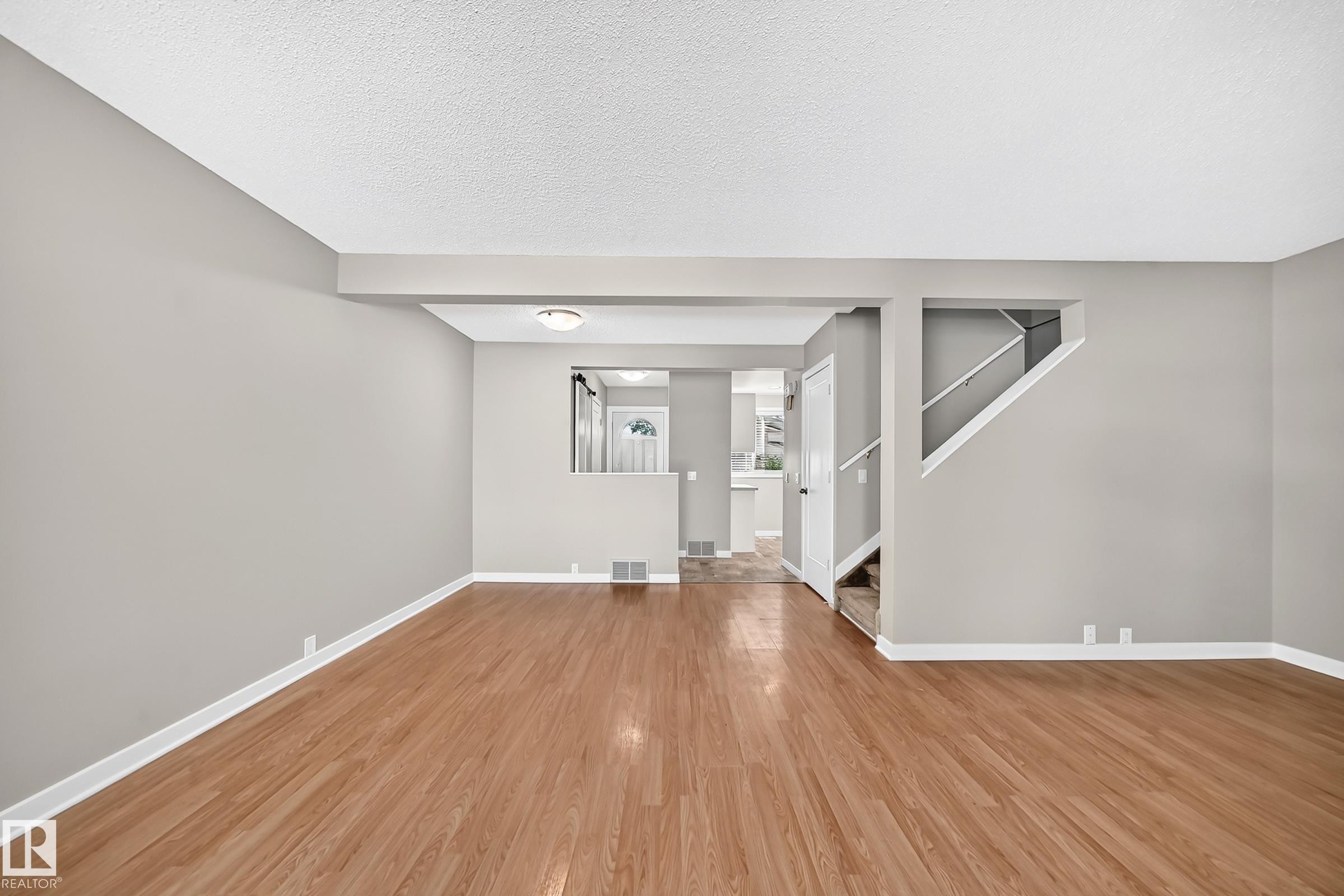 #40 2024 57 St Nw, Edmonton, AB