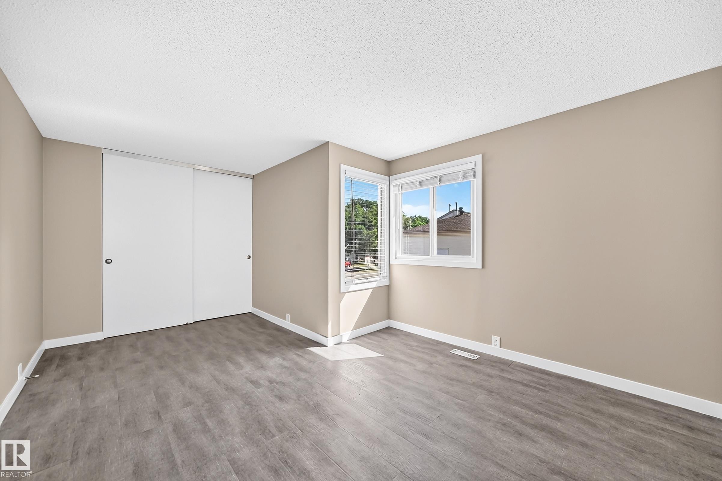 #40 2024 57 St Nw, Edmonton, AB