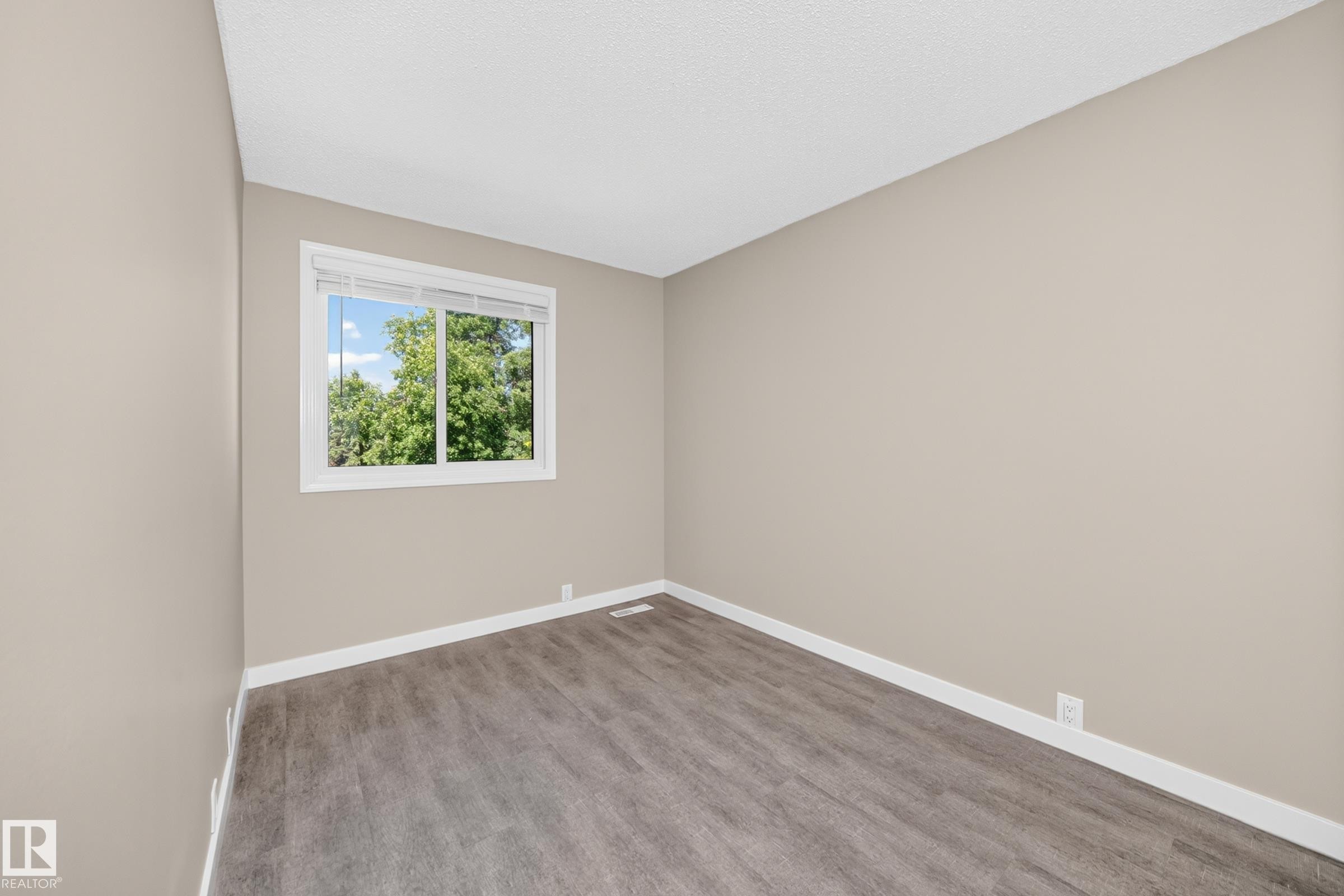 #40 2024 57 St Nw, Edmonton, AB