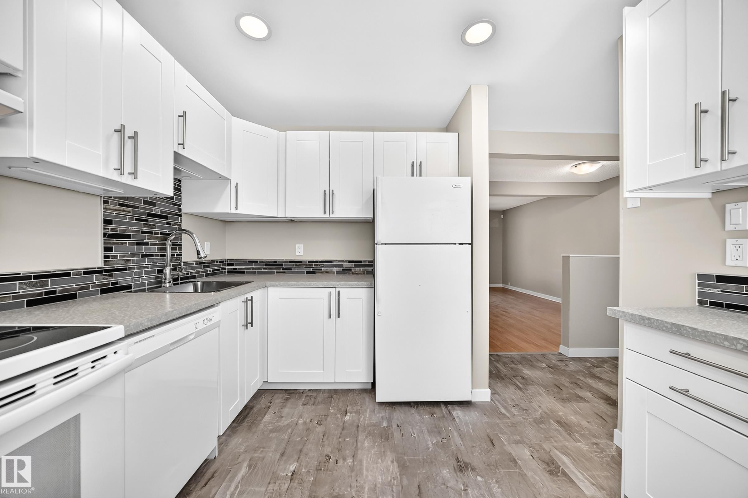 #40 2024 57 St Nw, Edmonton, AB
